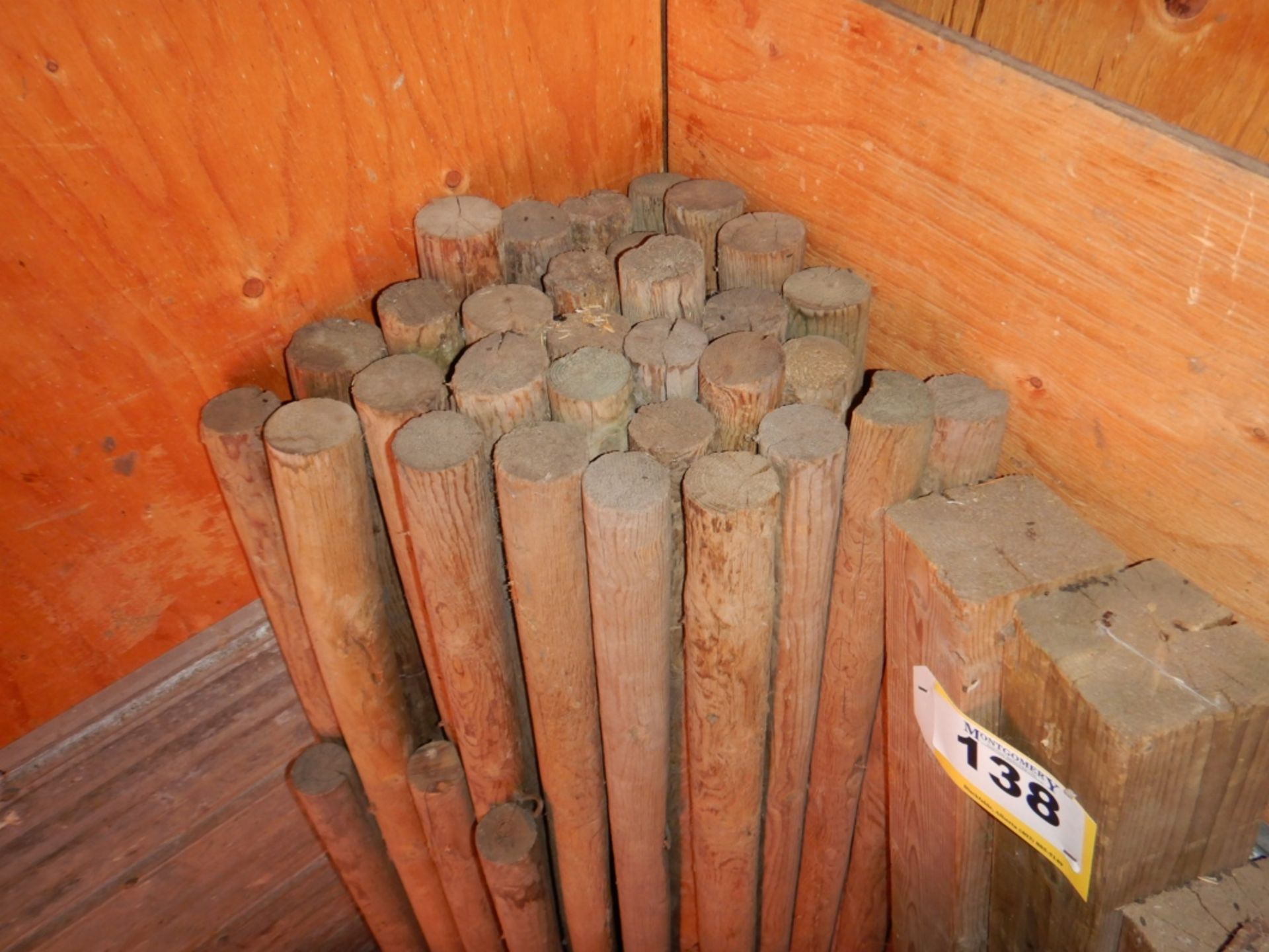 L/O DUNNAGE, FENCE POSTS - Image 2 of 2