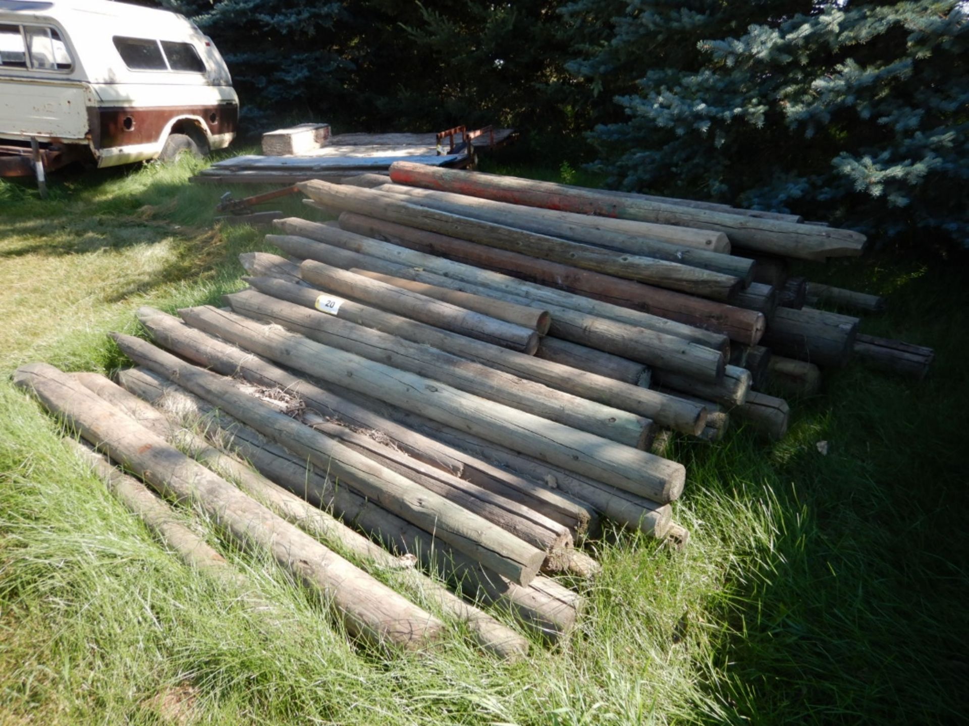 L/O ASSORTED FENCE POSTS - Image 2 of 2