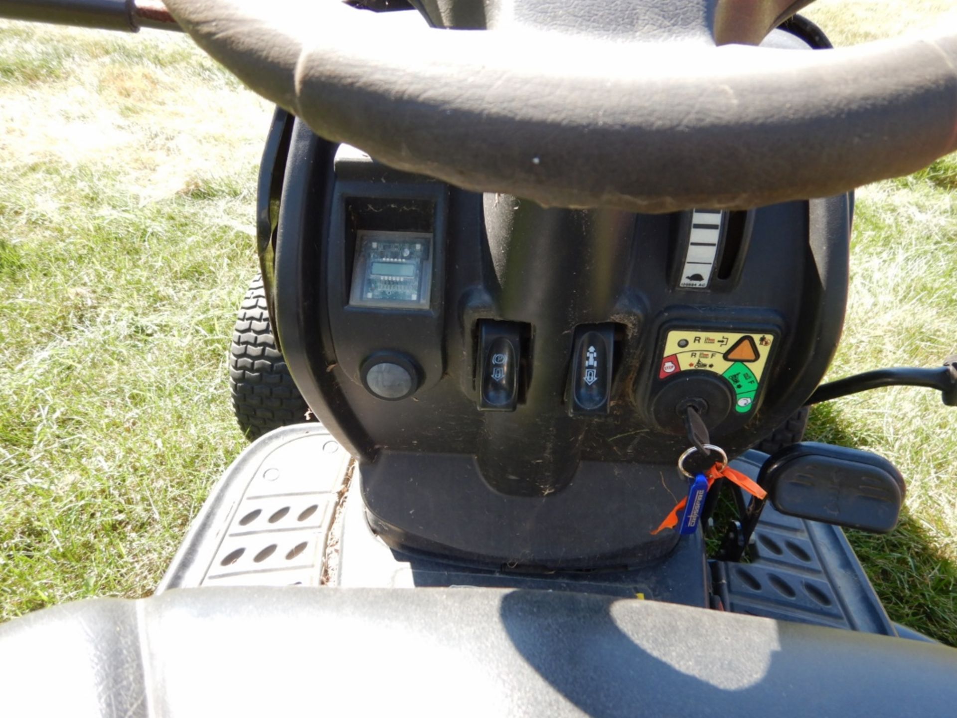 MTD GOLD RIDE-ON LAWN MOWER, 19HP, 46" DECK - Image 5 of 5