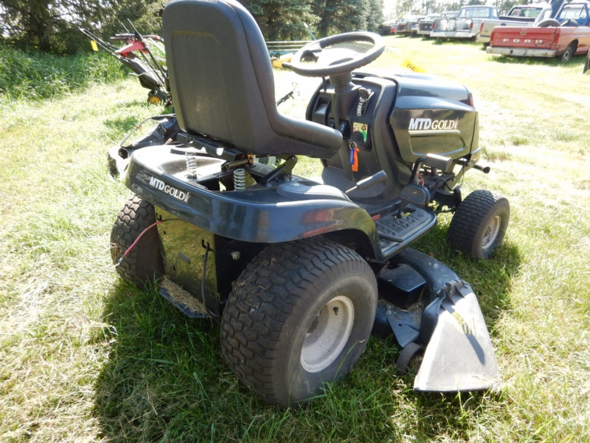 MTD GOLD RIDE-ON LAWN MOWER, 19HP, 46" DECK - Image 4 of 5