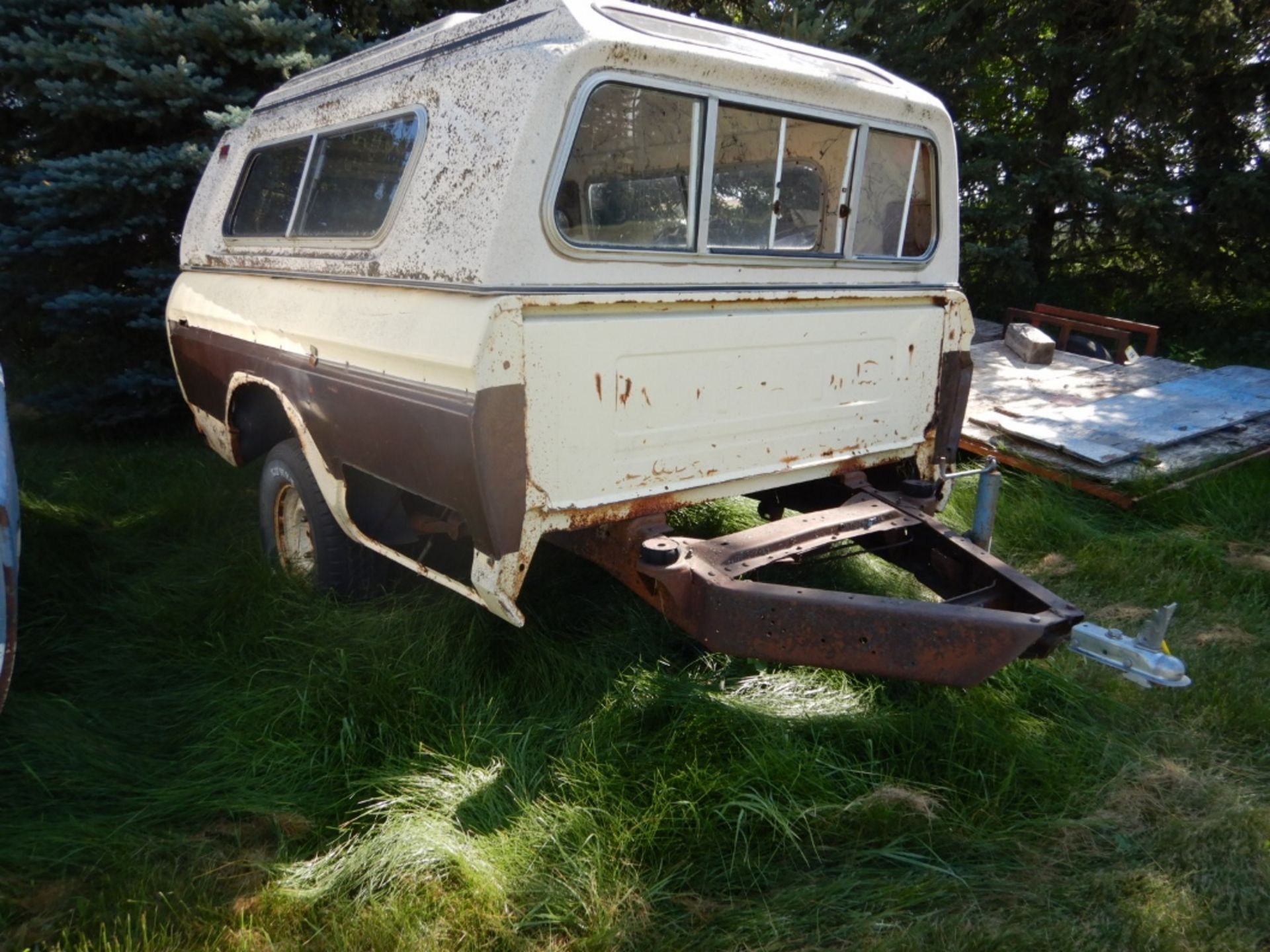 FORD TRUCK BOX TRAILER W/ TOPPER