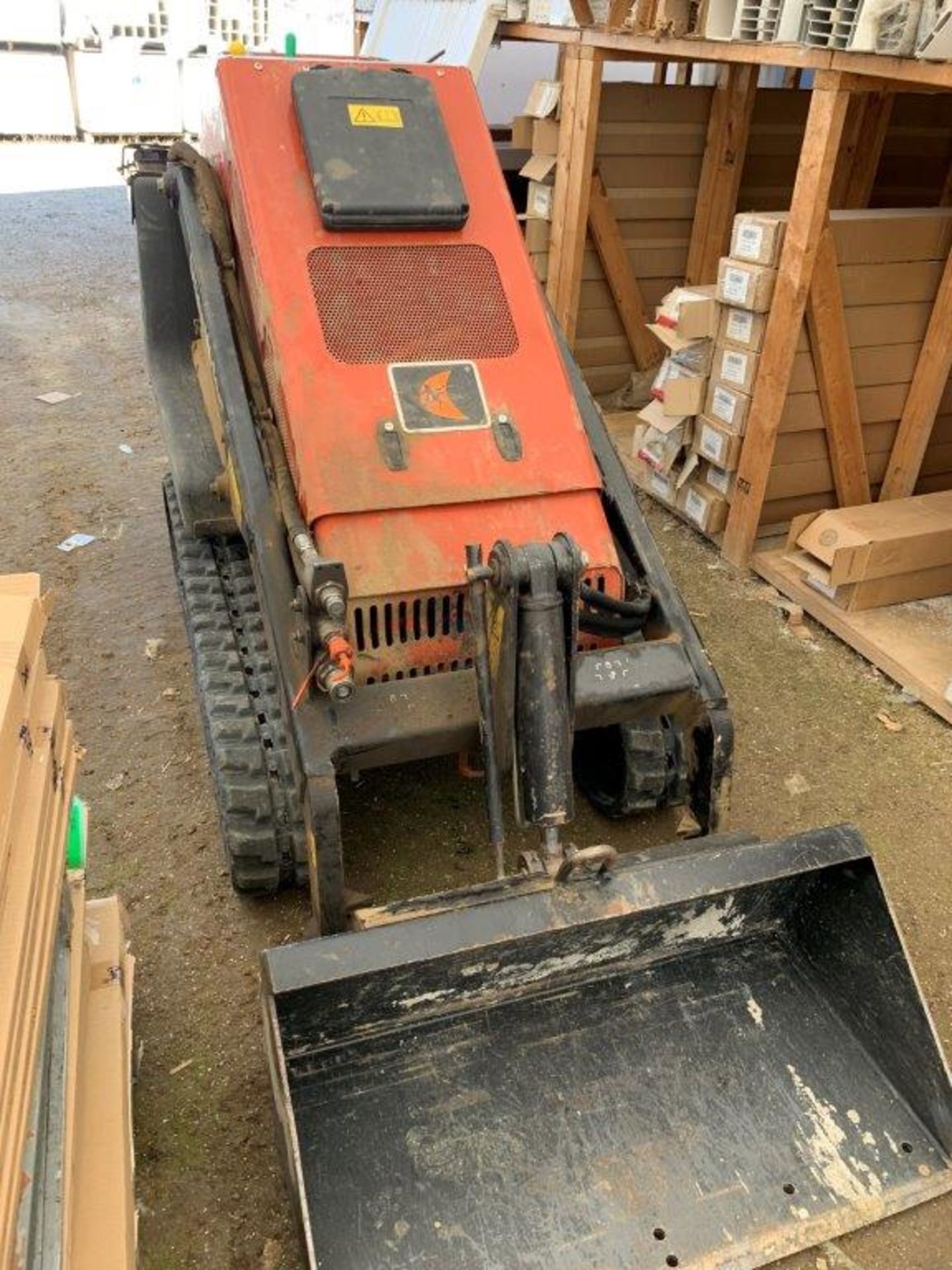 2012 DITCH WITCH SK650 RIDE ON TRACKED SKIDSTEER DIESEL ENGINE, 36 INCH BUCKET, 1581 HRS SHOWING - Image 3 of 6