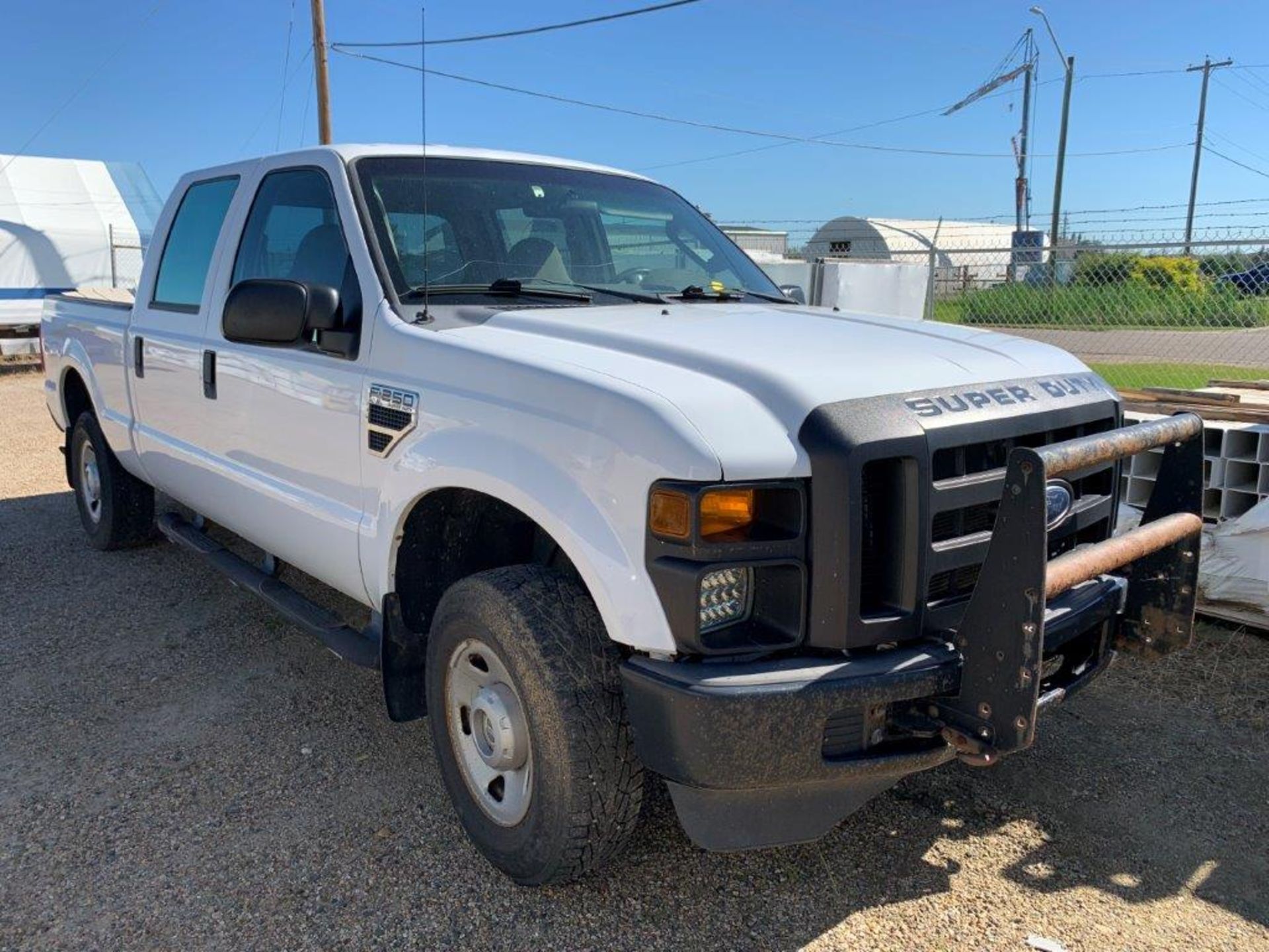 2008 FORD F250 XL SD CREW CAB/SHORT BOX TRUCK, 214091 KM SHOWING W/ 6.2L GAS, RECENT REAR NEW BRAKES