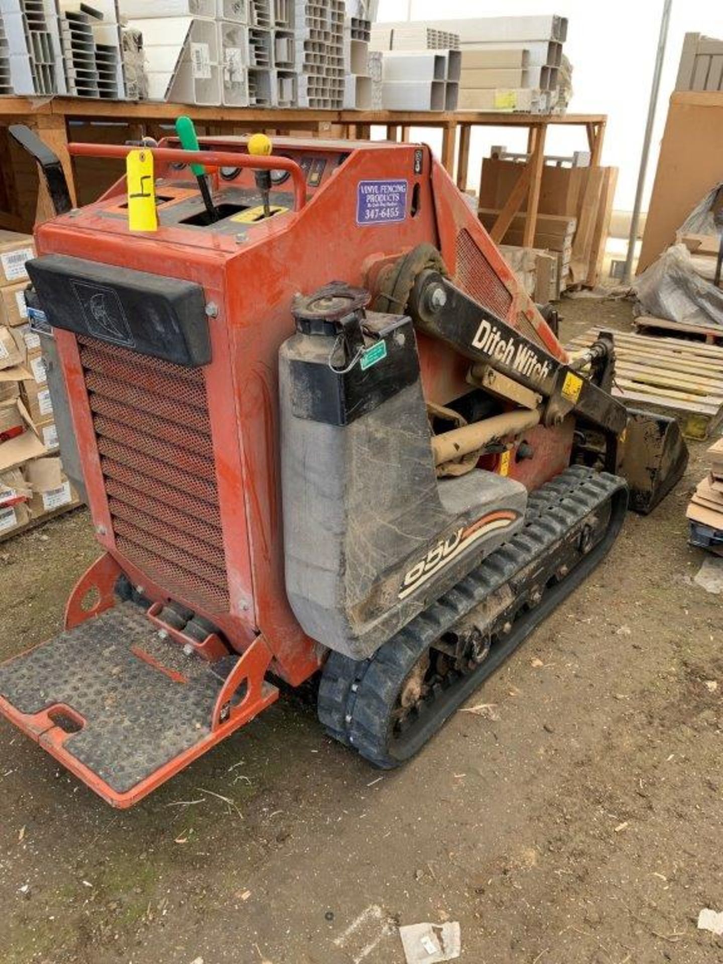 2012 DITCH WITCH SK650 RIDE ON TRACKED SKIDSTEER DIESEL ENGINE, 36 INCH BUCKET, 1581 HRS SHOWING - Image 2 of 6