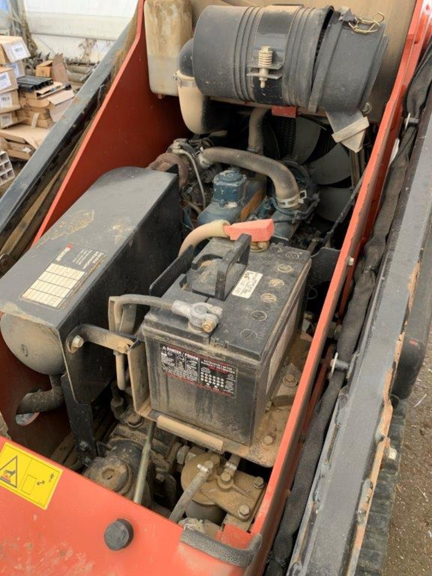 2012 DITCH WITCH SK650 RIDE ON TRACKED SKIDSTEER DIESEL ENGINE, 36 INCH BUCKET, 1581 HRS SHOWING - Image 4 of 6