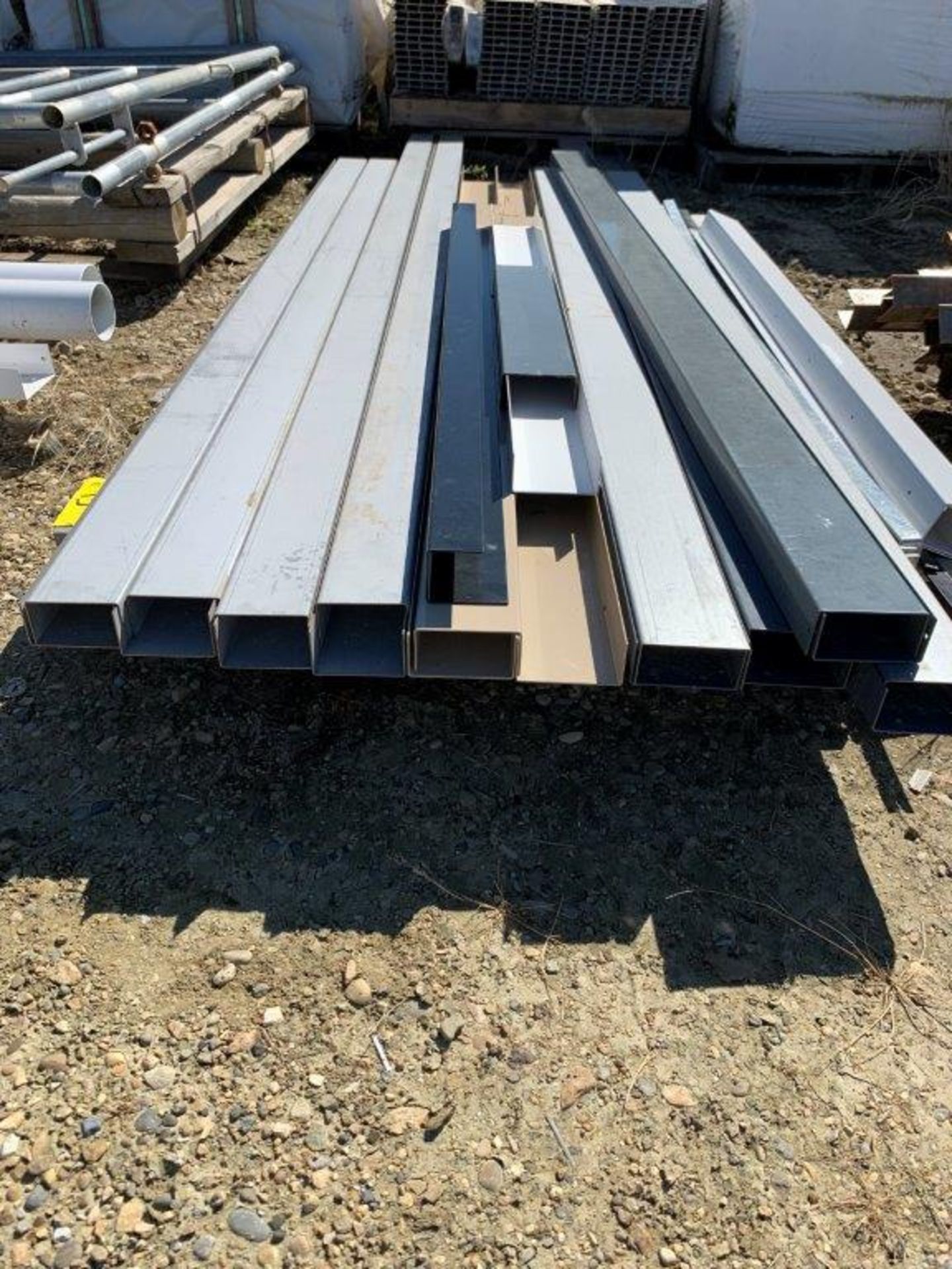 L/O 8-10 FT 4"X2" STEEL BOX CHANNELS