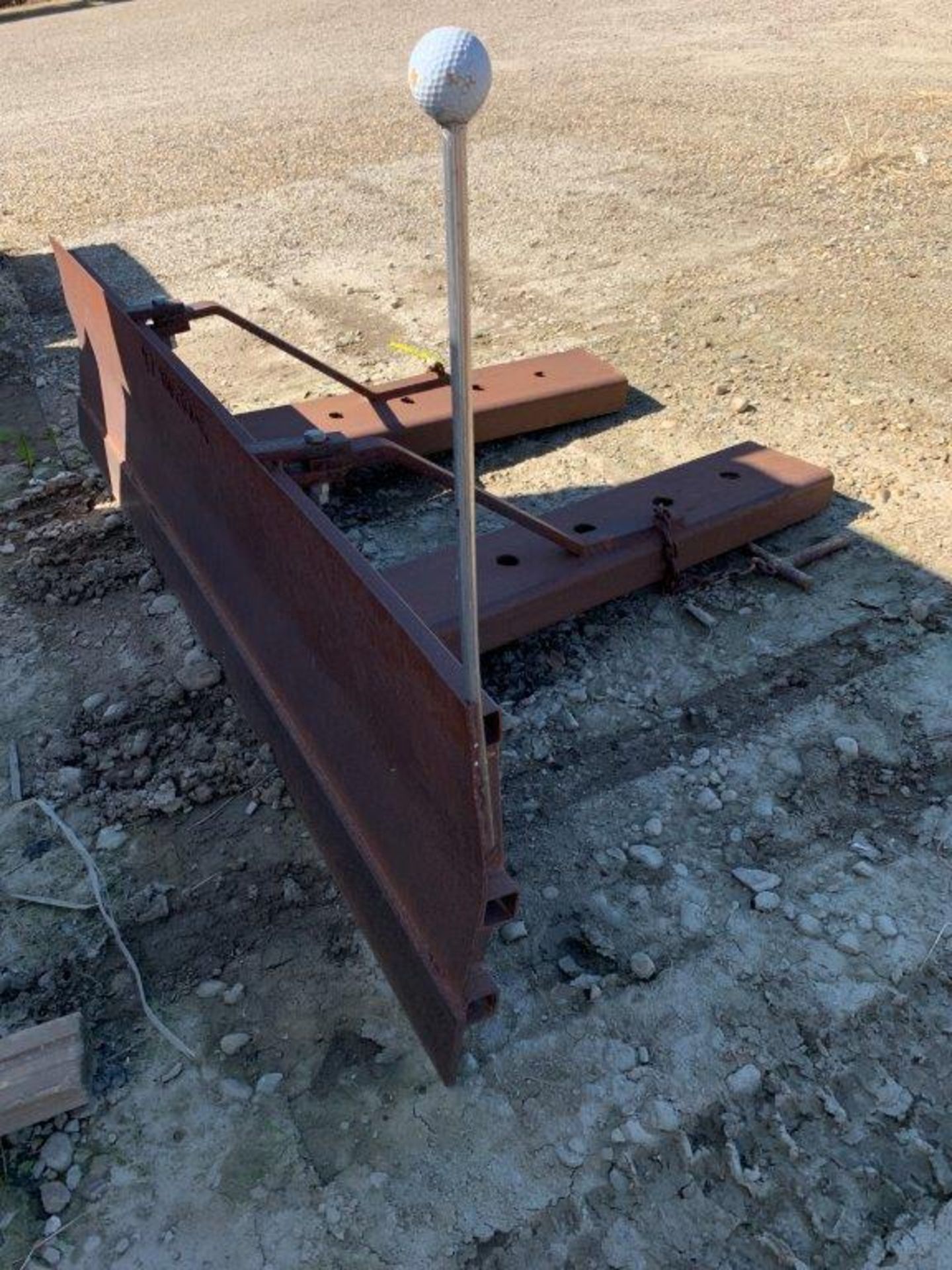 6 FT DOZER BLADE TO FIT PALLET FORKS W/ 2X8 INCH STEEL RECIEVER POCKETS - Image 3 of 3