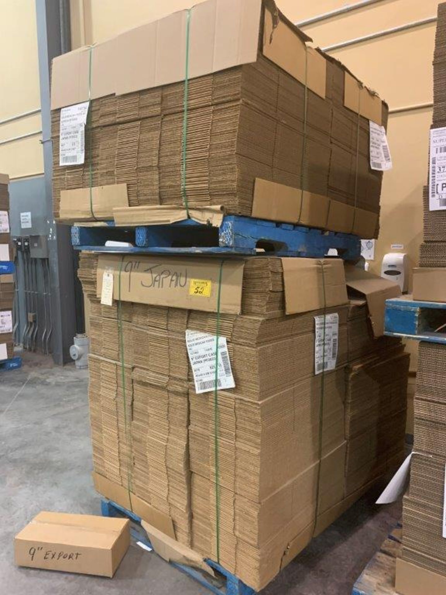 2-PALLETS PF0033 CORRIGATED CARDBOARD BOXES 825/570 = 2545 BOXES APPROX 20X10X6 INCHES