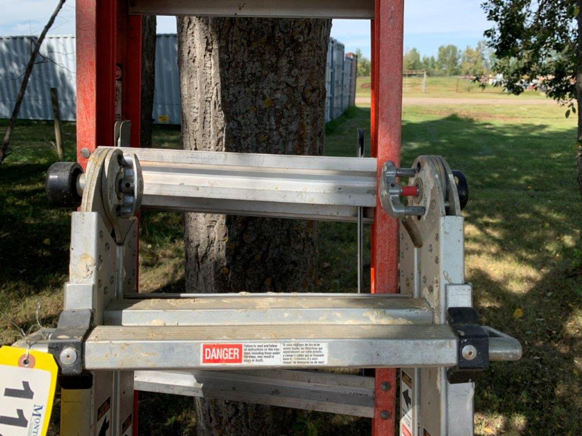 STURDY 7-STEP ALUMINUM LADDER, 21FT ARTICULATING LADDER - Image 3 of 5