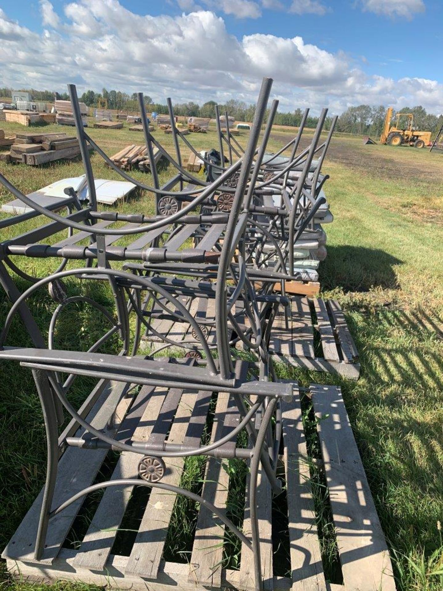 L/O ASSORTED PATIO CHAIRS - Image 5 of 8