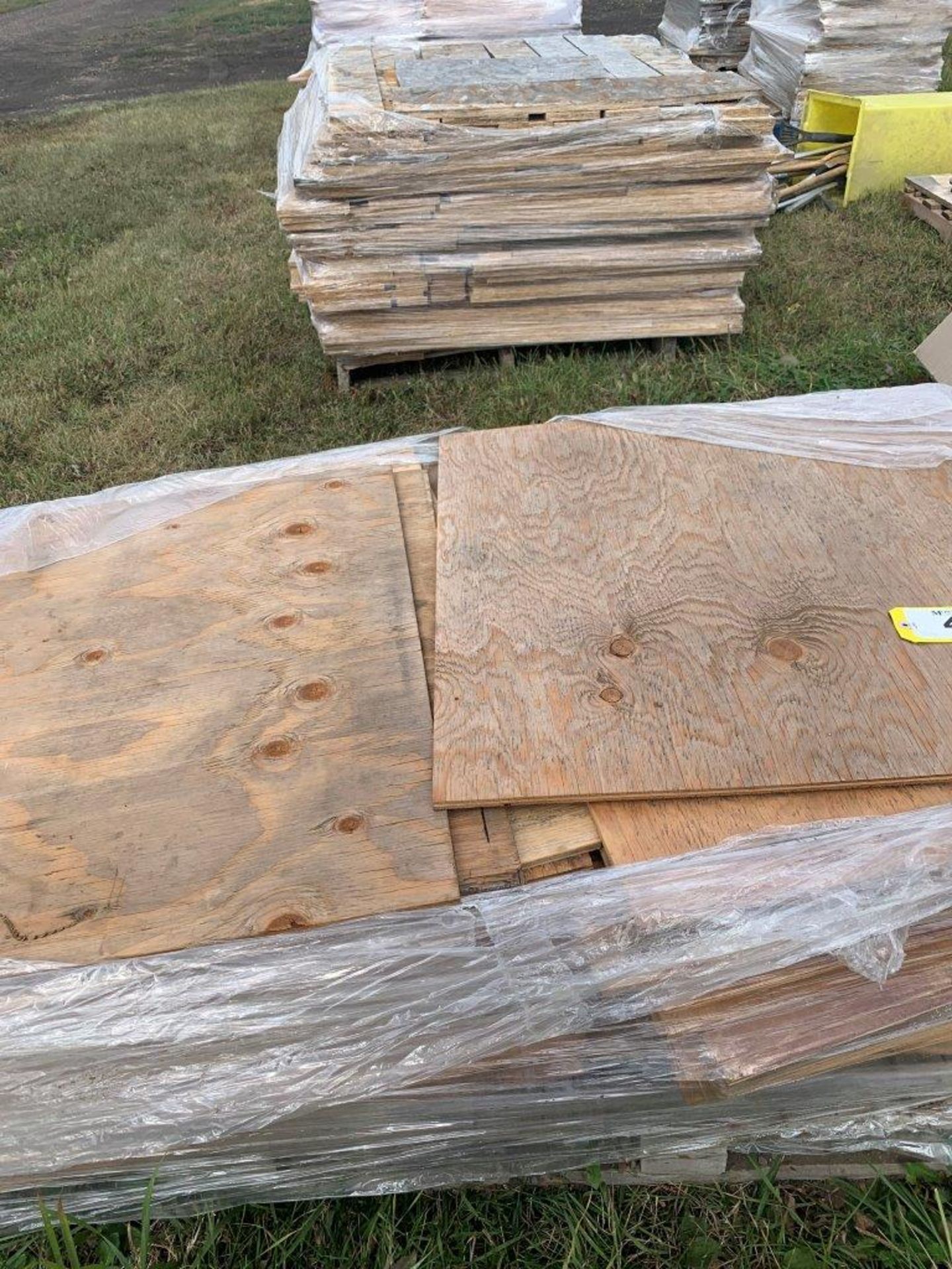 PALLET OF ASSORTED PLYWOOD END CUTS - Image 4 of 5