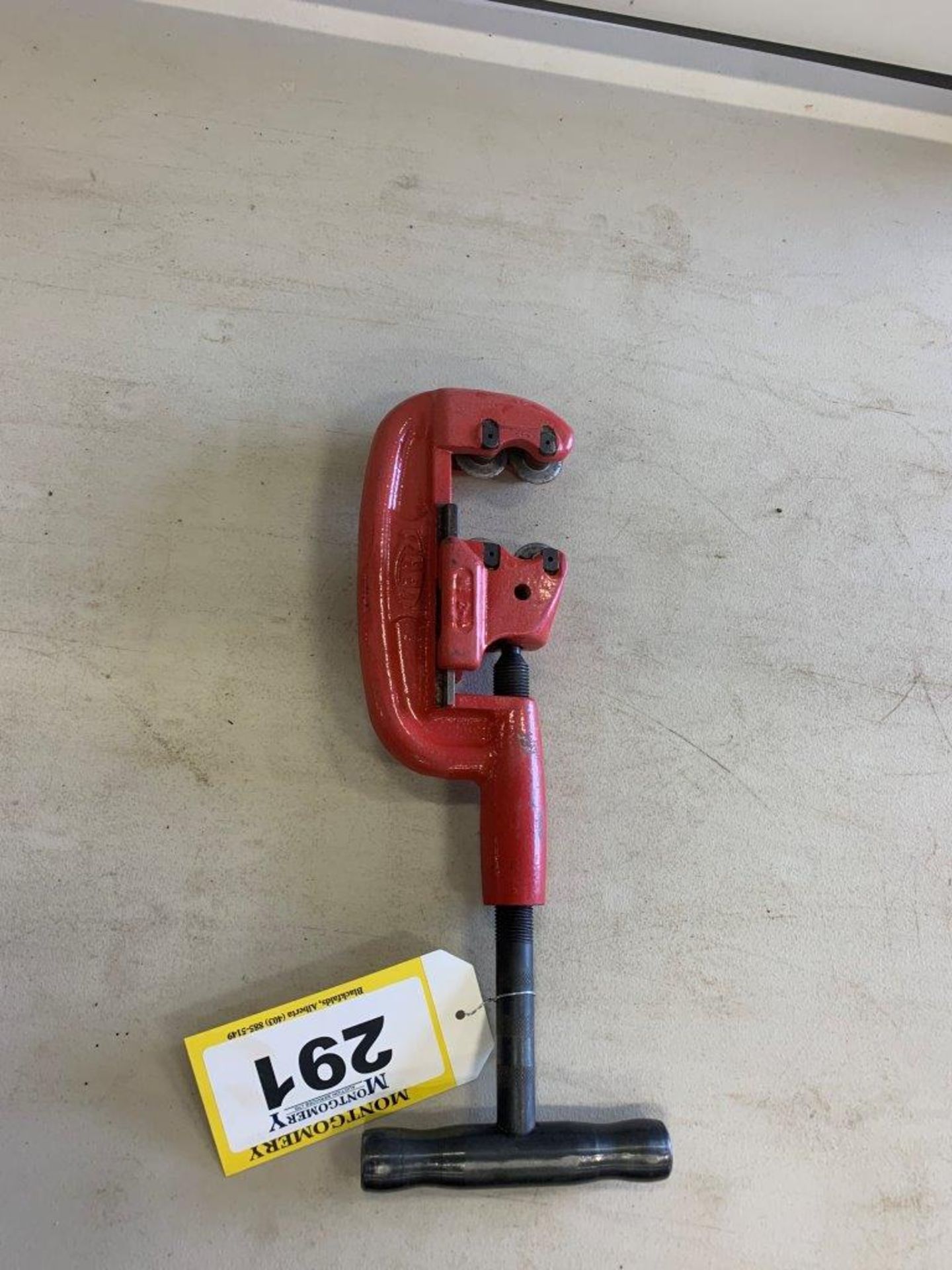 REED 4-WHEEL PIPE CUTTER 1/2" TO 2"