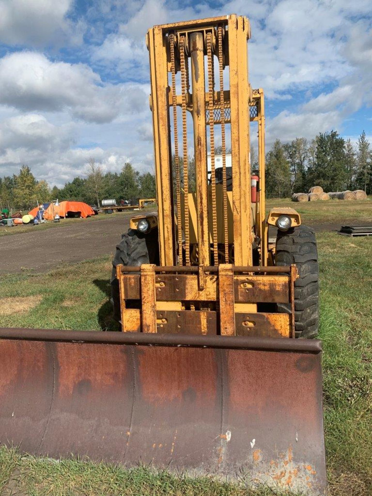 MASSEY FERGUSON 2200 ALL TERRAIN FORKLIFT, GAS ENGINE, S/N 9A97946 - Image 2 of 4