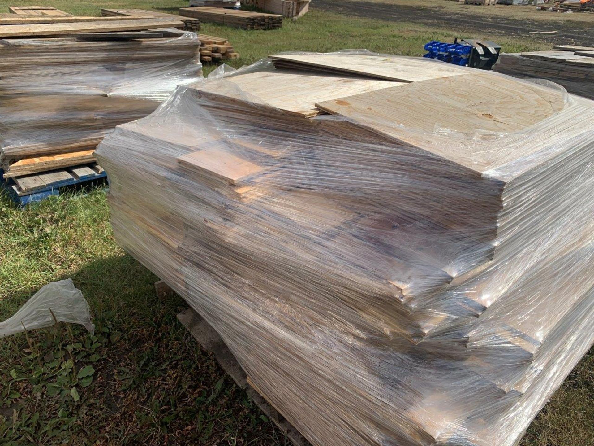 PALLET OF ASSORTED PLYWOOD END CUTS