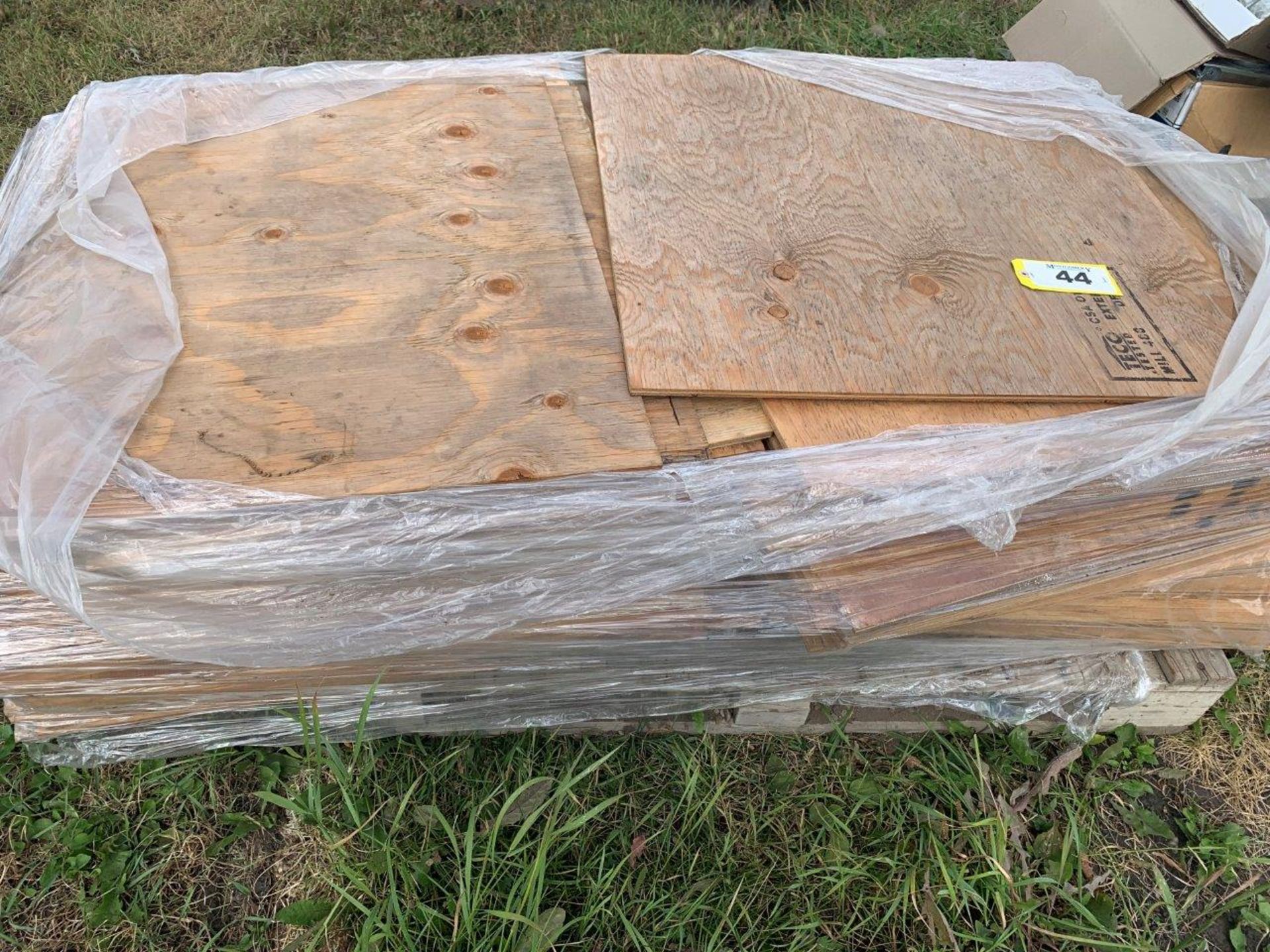 PALLET OF ASSORTED PLYWOOD END CUTS - Image 5 of 5