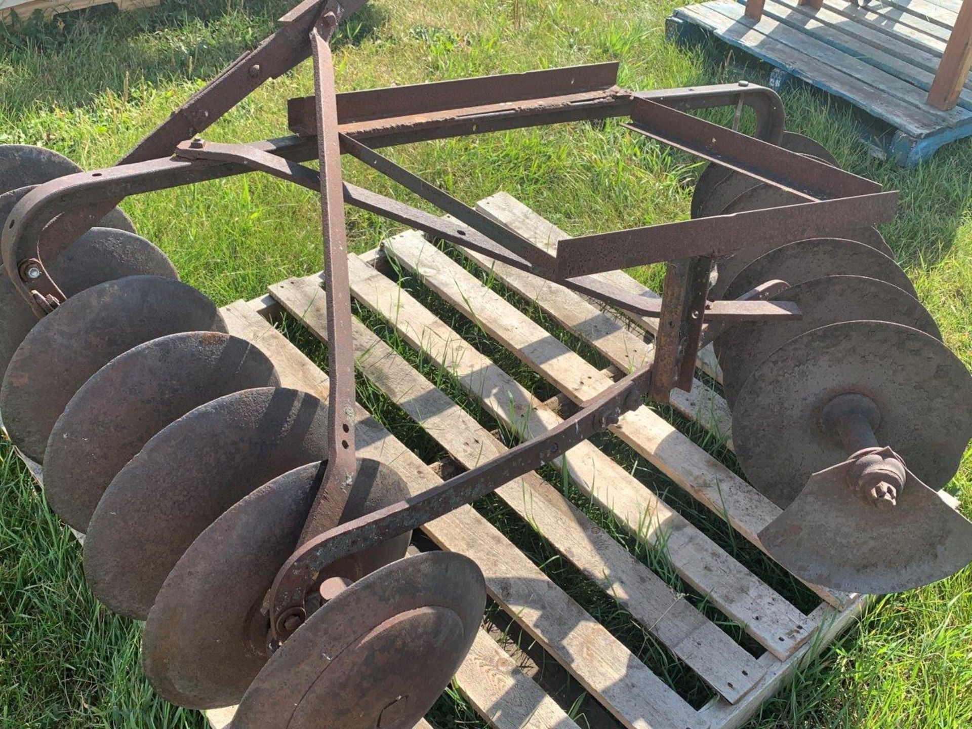 ANTIQUE 48" PULL TYPE FIELD DISC - Image 5 of 5