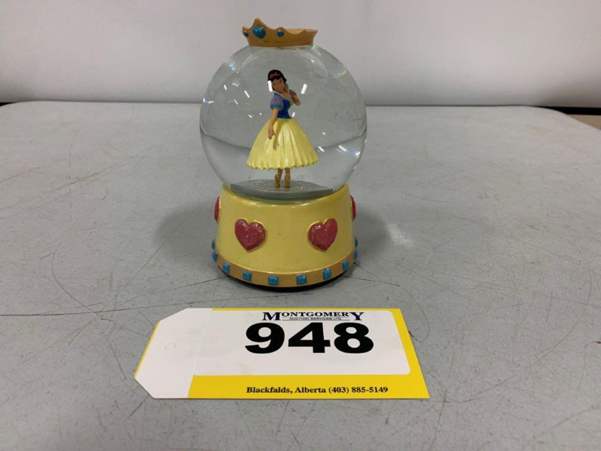 ENESCO DISNEY SNOW WHITE "FUR ELISE" SNOW GLOBE