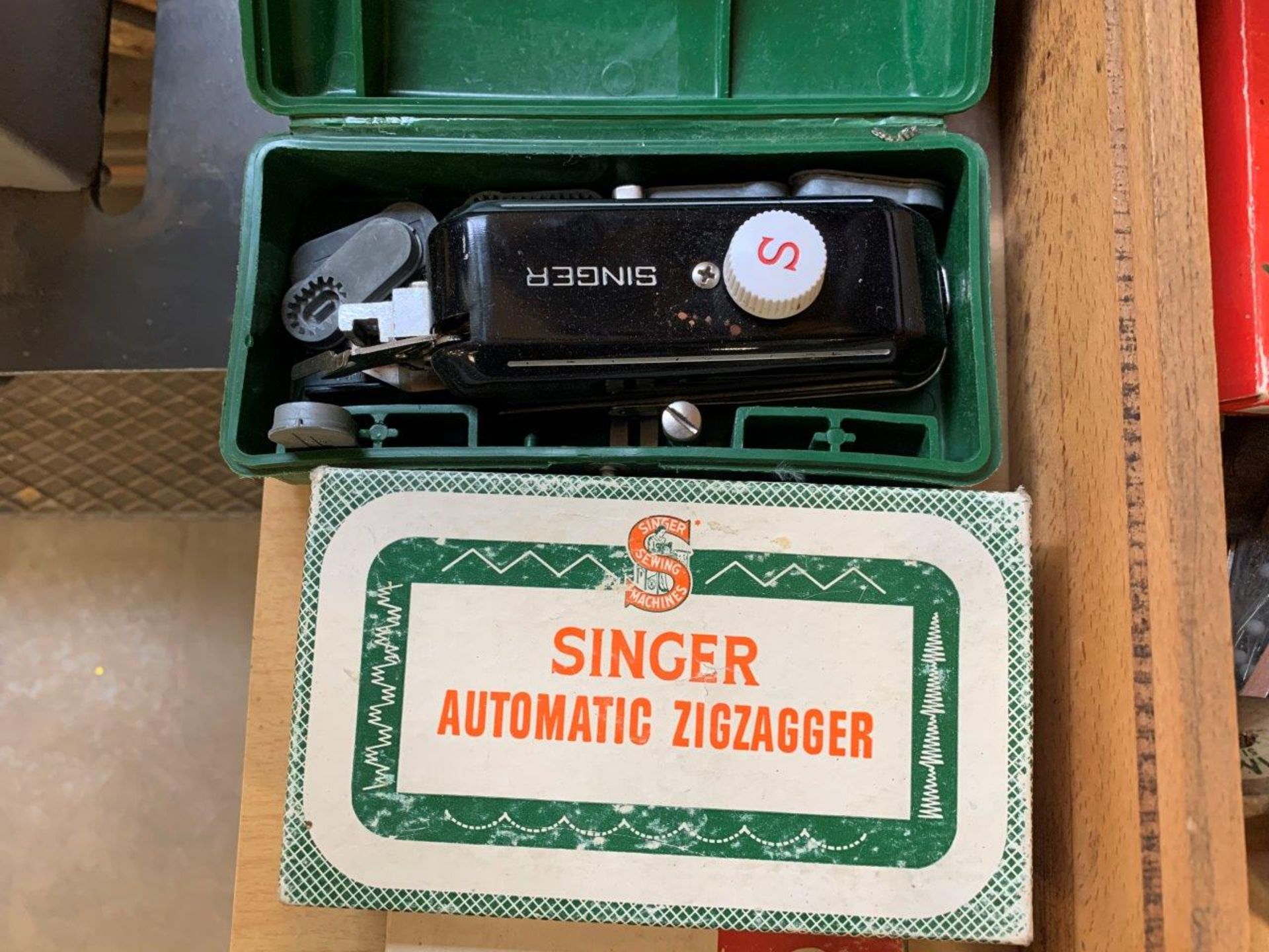 L/O ASSORTED SINGER ACCESSORIES, BUTTONHOLER, ZIGZAGGER, ETC. - Image 5 of 5
