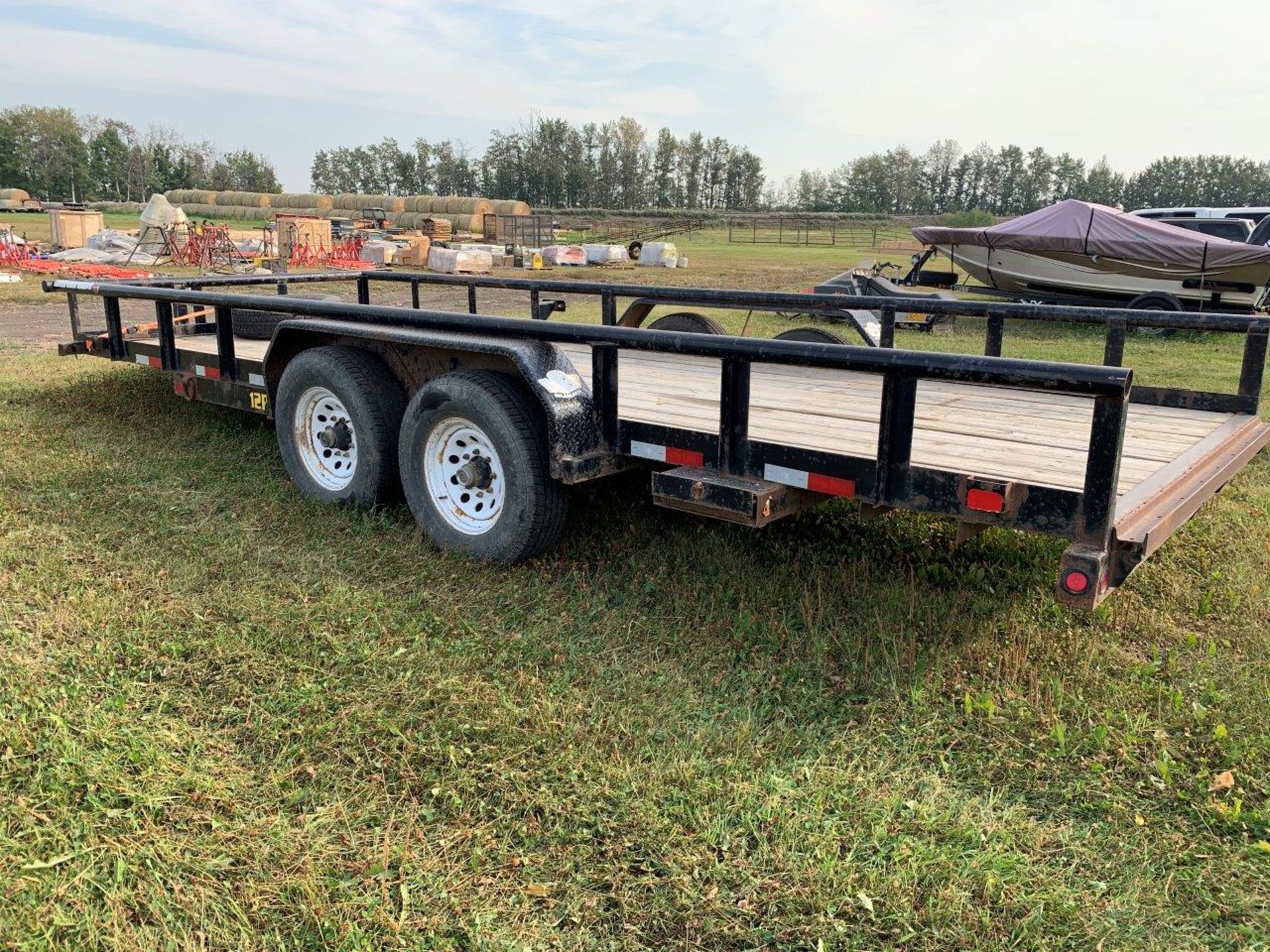 BIG TEX 12P-20BK 20FT MID-AXLE EQUIPMENT TRAILER, T/A, 6,000LB AXLES, RAMPS S/N 16VPX2028E4047028 - Image 6 of 6