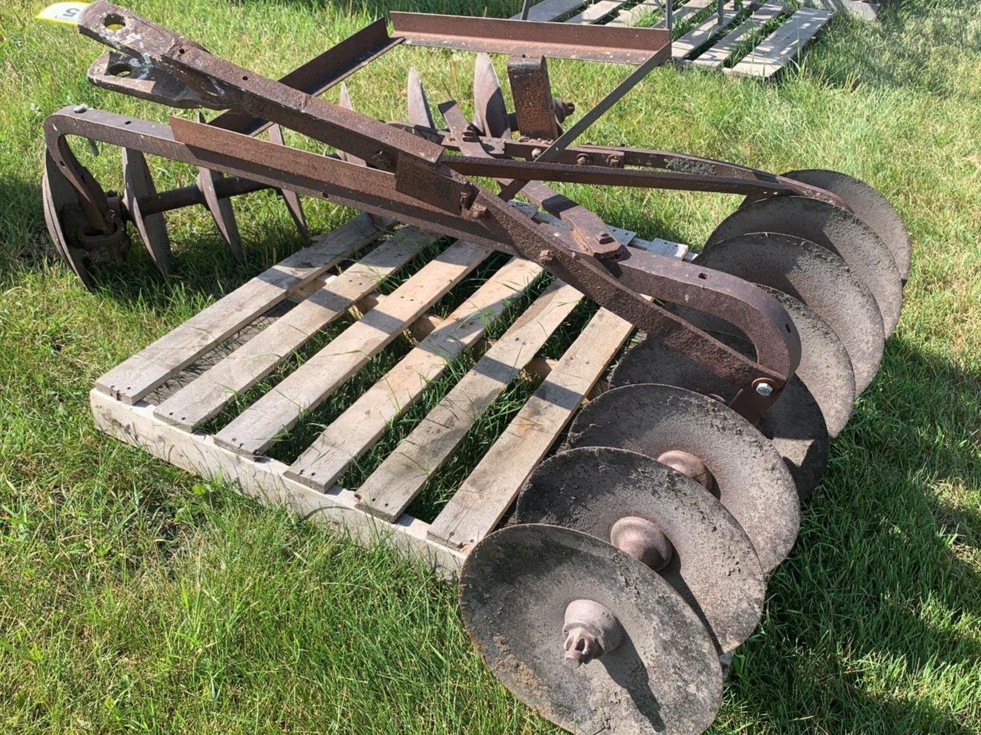 ANTIQUE 48" PULL TYPE FIELD DISC - Image 3 of 5