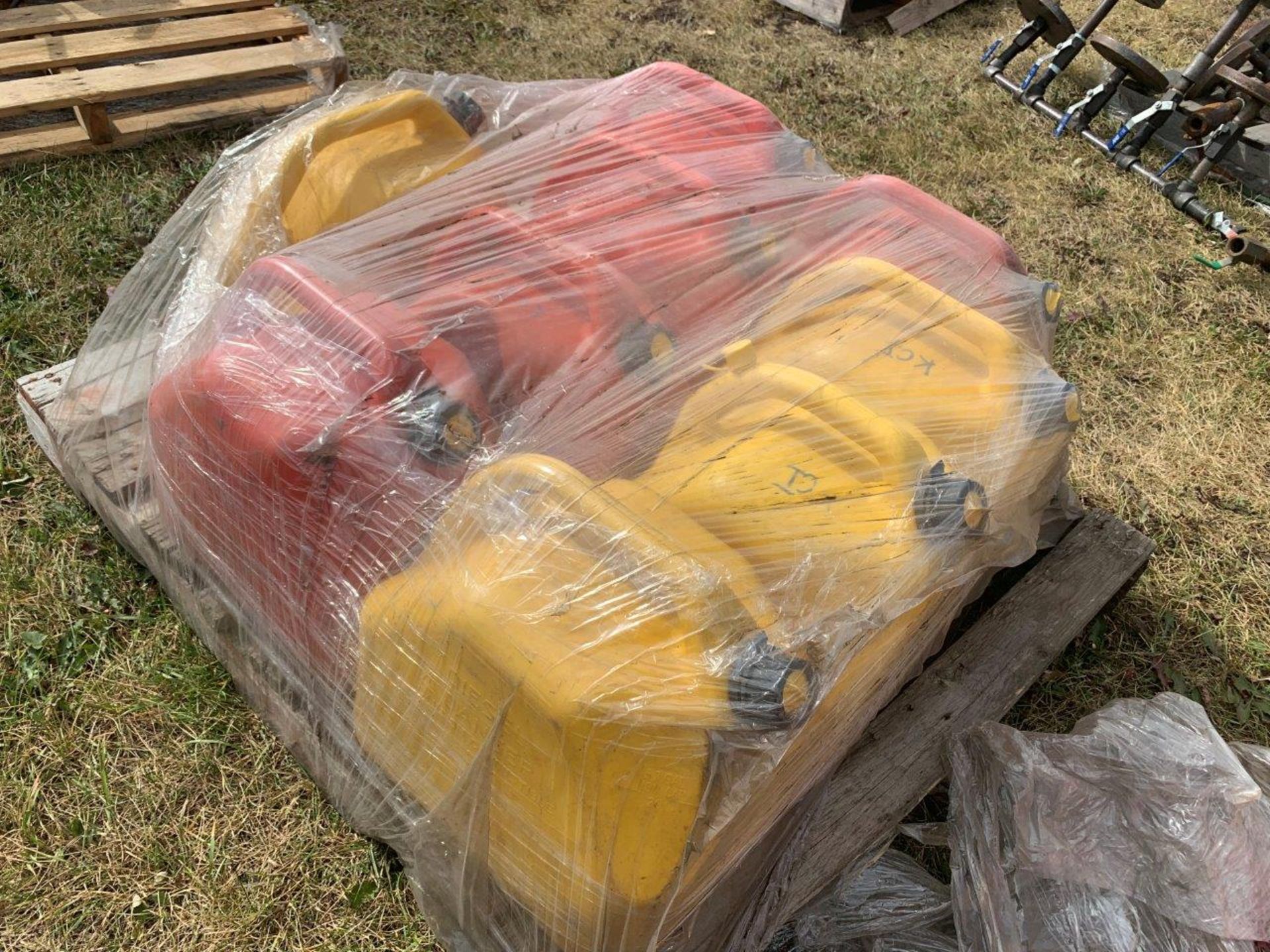 PALLET OF FUEL CONTAINERS - Image 3 of 4