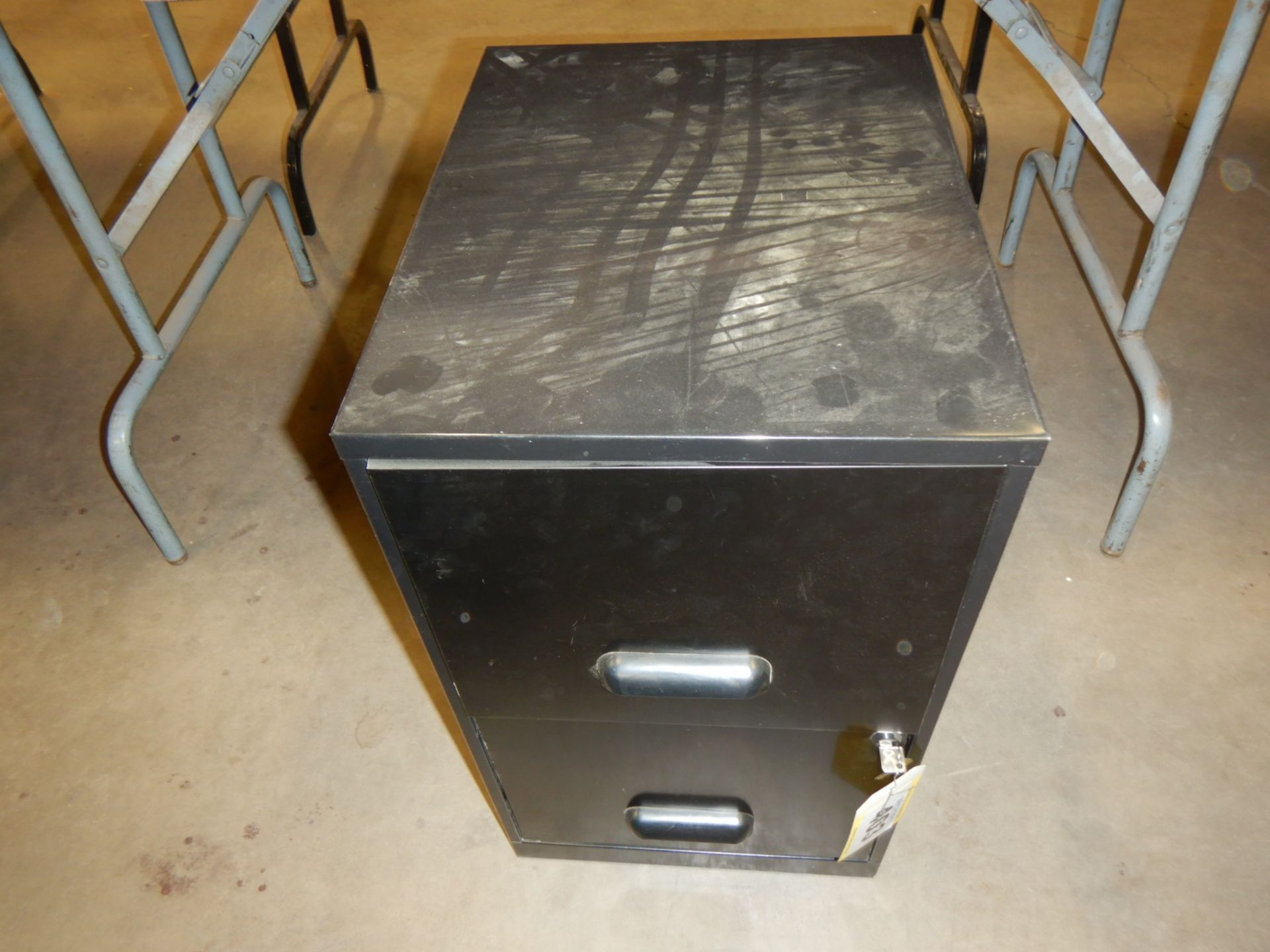 2 DRAWER METAL FILING CABINET 14X18X24 TALL