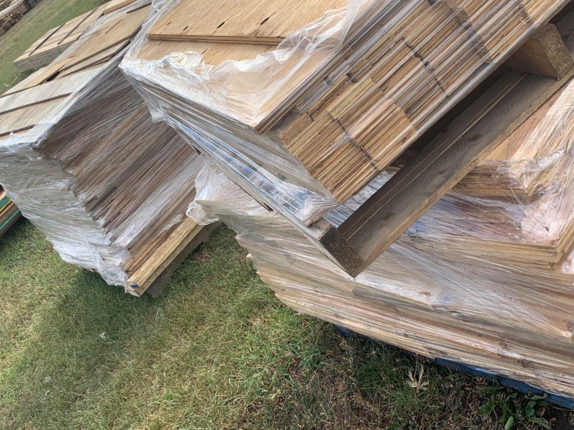 PALLET OF ASSORTED PLYWOOD END CUTS - Image 3 of 6