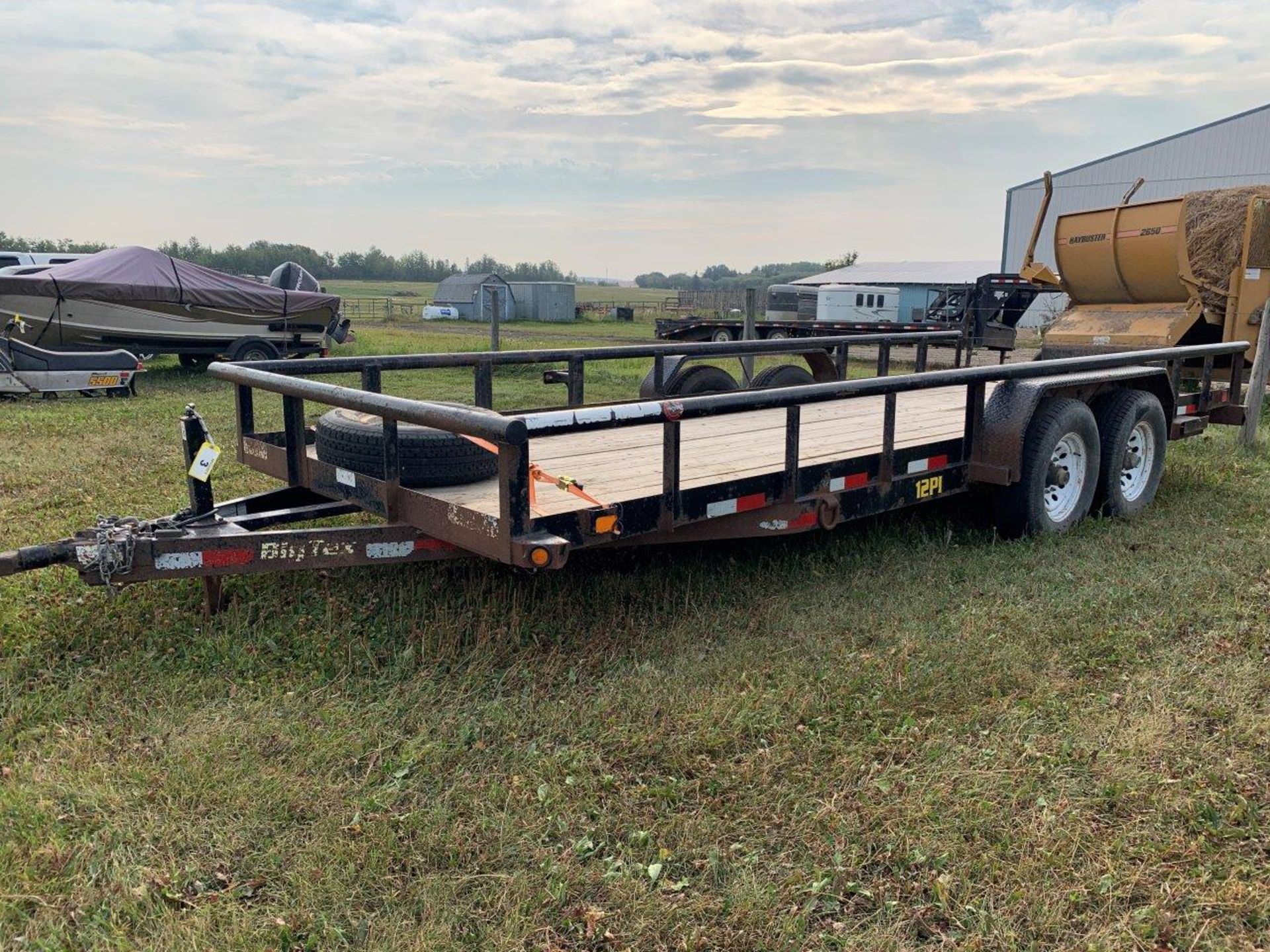 BIG TEX 12P-20BK 20FT MID-AXLE EQUIPMENT TRAILER, T/A, 6,000LB AXLES, RAMPS S/N 16VPX2028E4047028