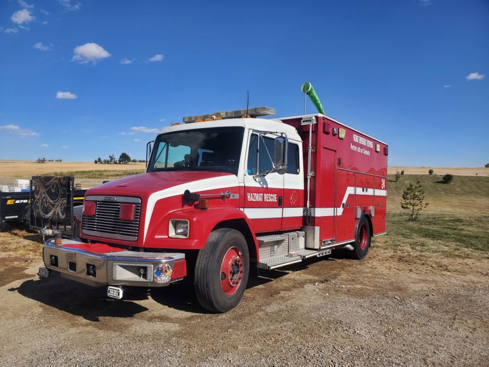 2002 FREIGHTLINER FL70 EXT CAB - FIRE PUMPER APPARATUS, 320,813KMS SHOWING - CERTIFIED FOR 2022