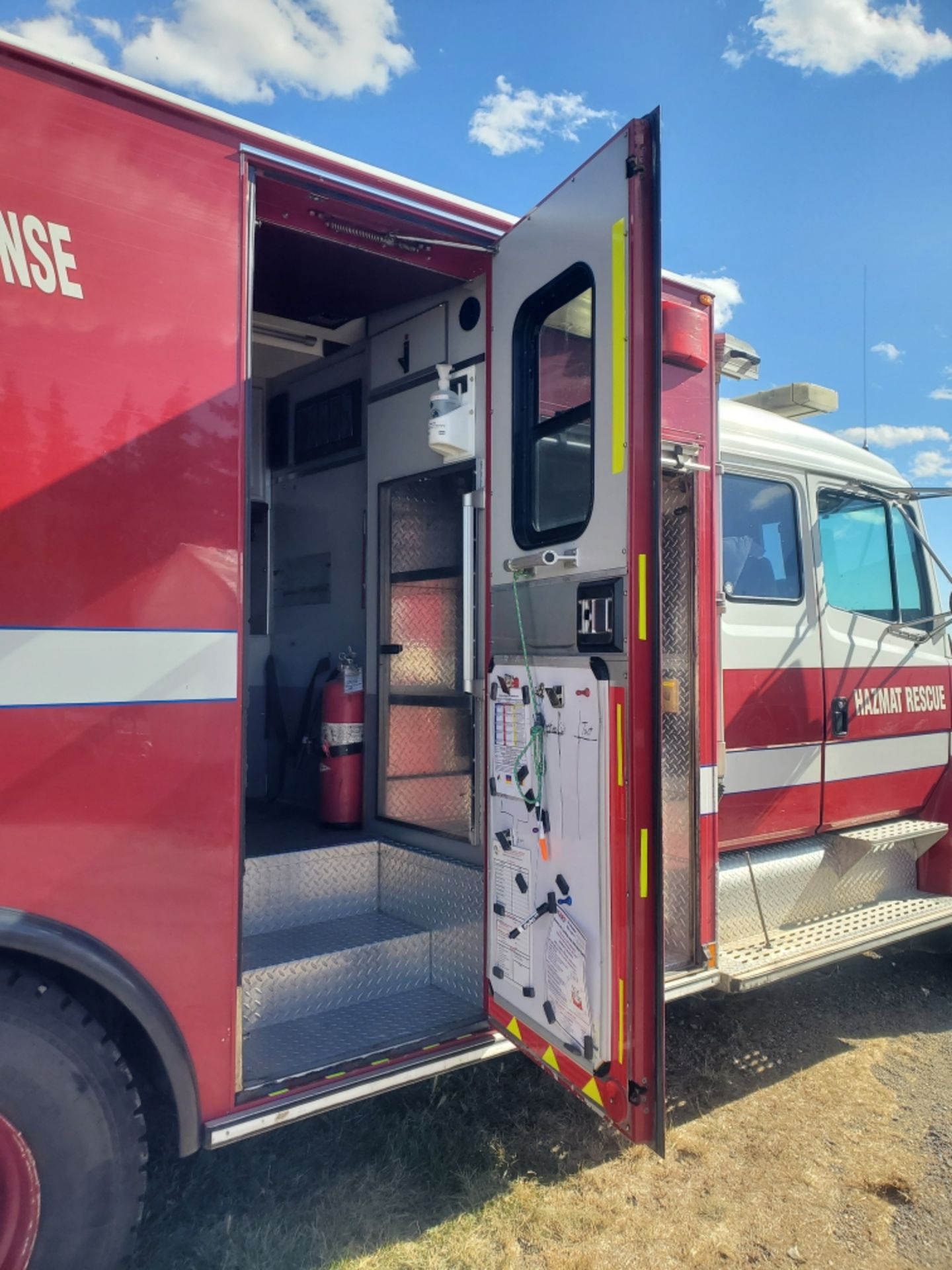 2002 FREIGHTLINER FL70 EXT CAB - FIRE PUMPER APPARATUS, 320,813KMS SHOWING - CERTIFIED FOR 2022 - Image 6 of 76