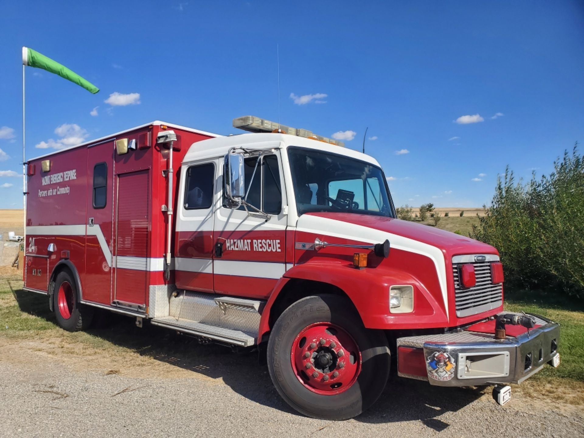 2002 FREIGHTLINER FL70 EXT CAB - FIRE PUMPER APPARATUS, 320,813KMS SHOWING - CERTIFIED FOR 2022 - Image 4 of 76