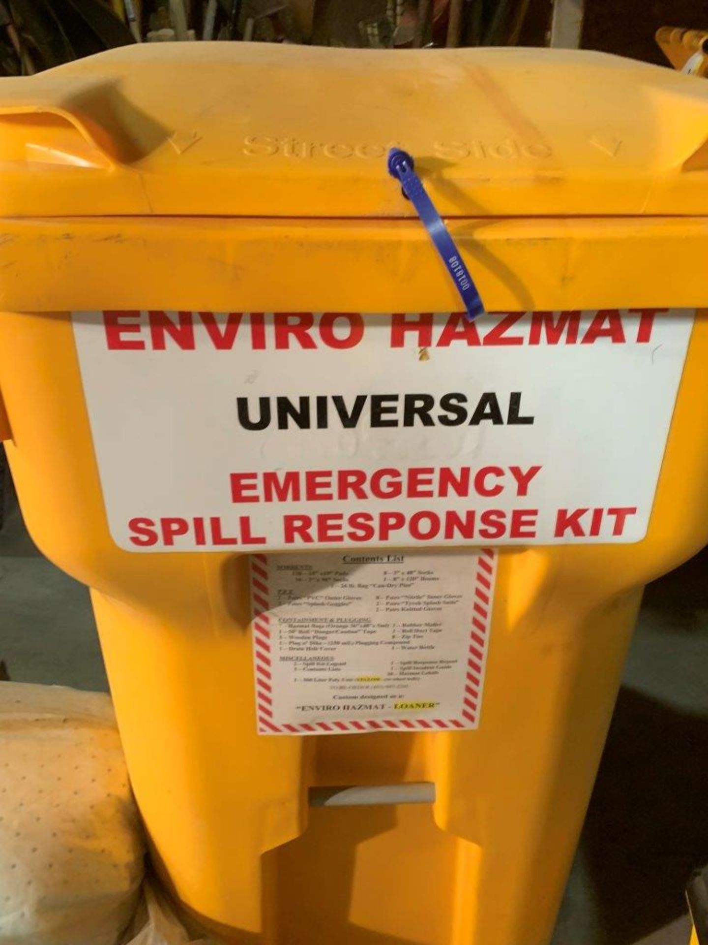 UNIVERSAL EMERGENCY SPILL KIT - Image 4 of 6