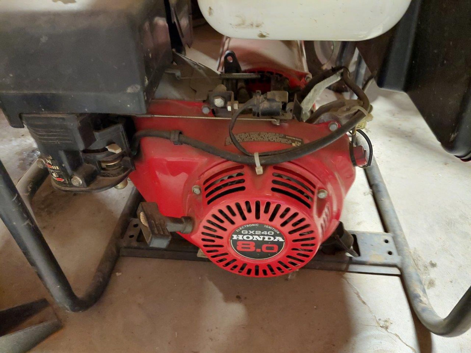 HOMELITE 4000W GENERATOR W/ HONDA ENGINE - Image 2 of 9