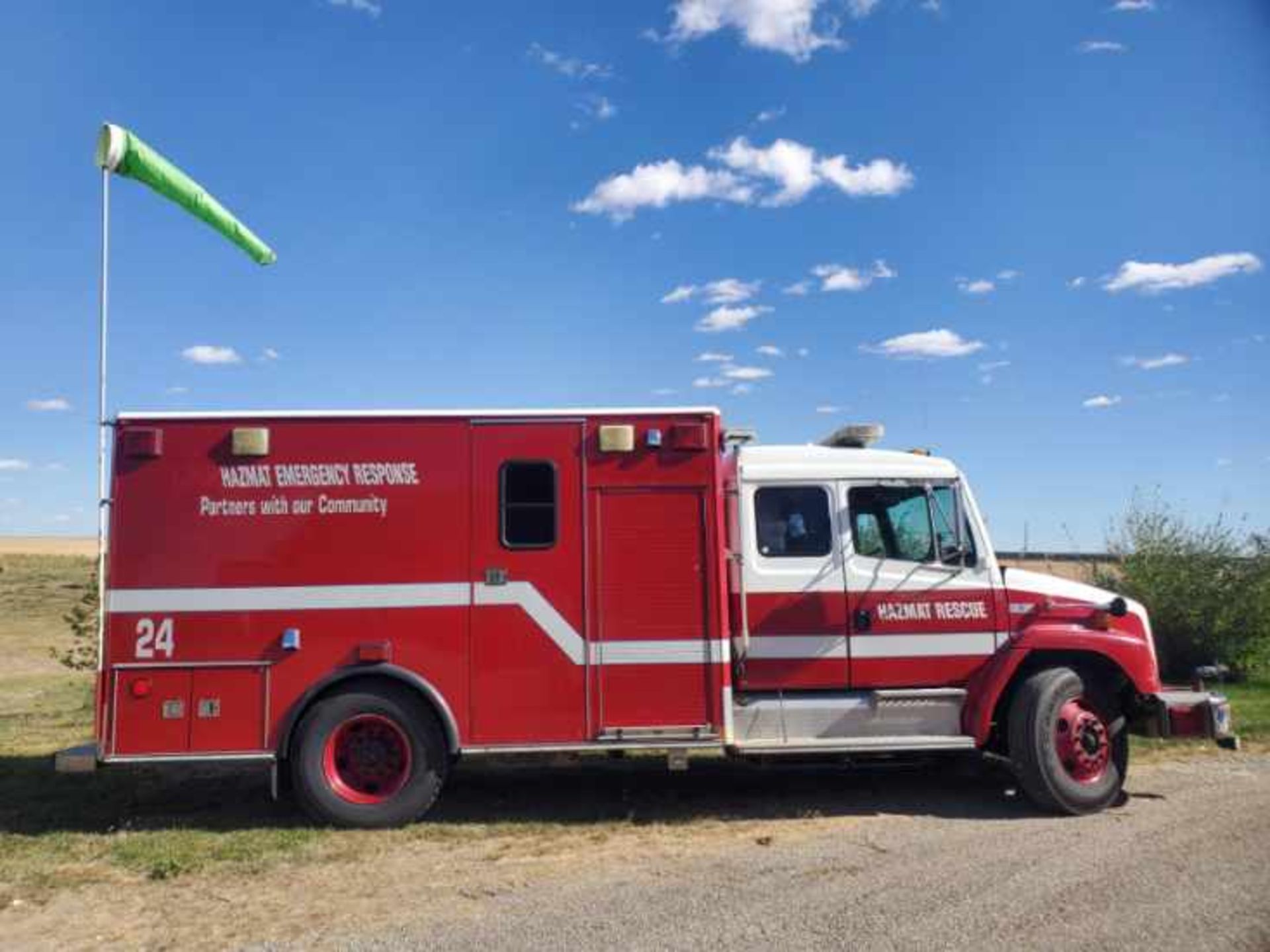 2002 FREIGHTLINER FL70 EXT CAB - FIRE PUMPER APPARATUS, 320,813KMS SHOWING - CERTIFIED FOR 2022 - Image 3 of 76