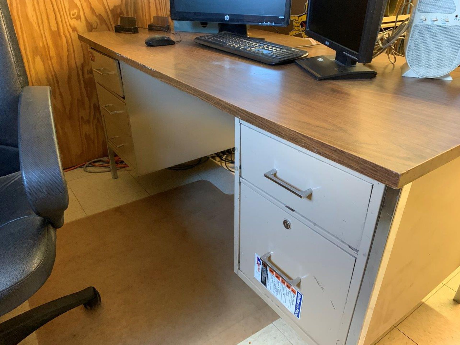 METAL OFFICE DESK W/ P-LAM TOP 60"W X 30"W X 28.5"H, OFFICE CHAIR (CONTENTS NOT INCLUDED) - Image 2 of 3