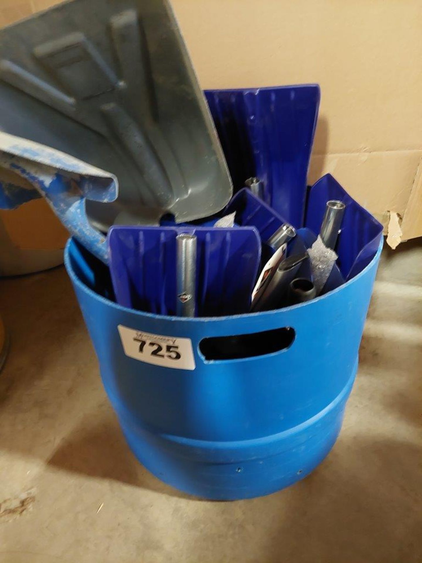 ASSORTED EMERGENCY UTILITY SHOVELS