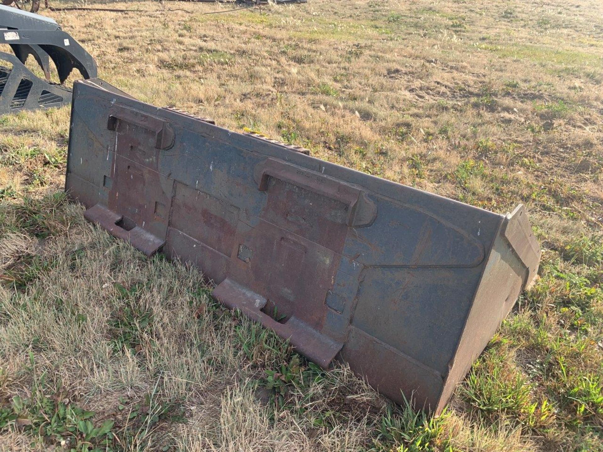 73IN TOOTH SKID STEER BUCKET - Image 4 of 5