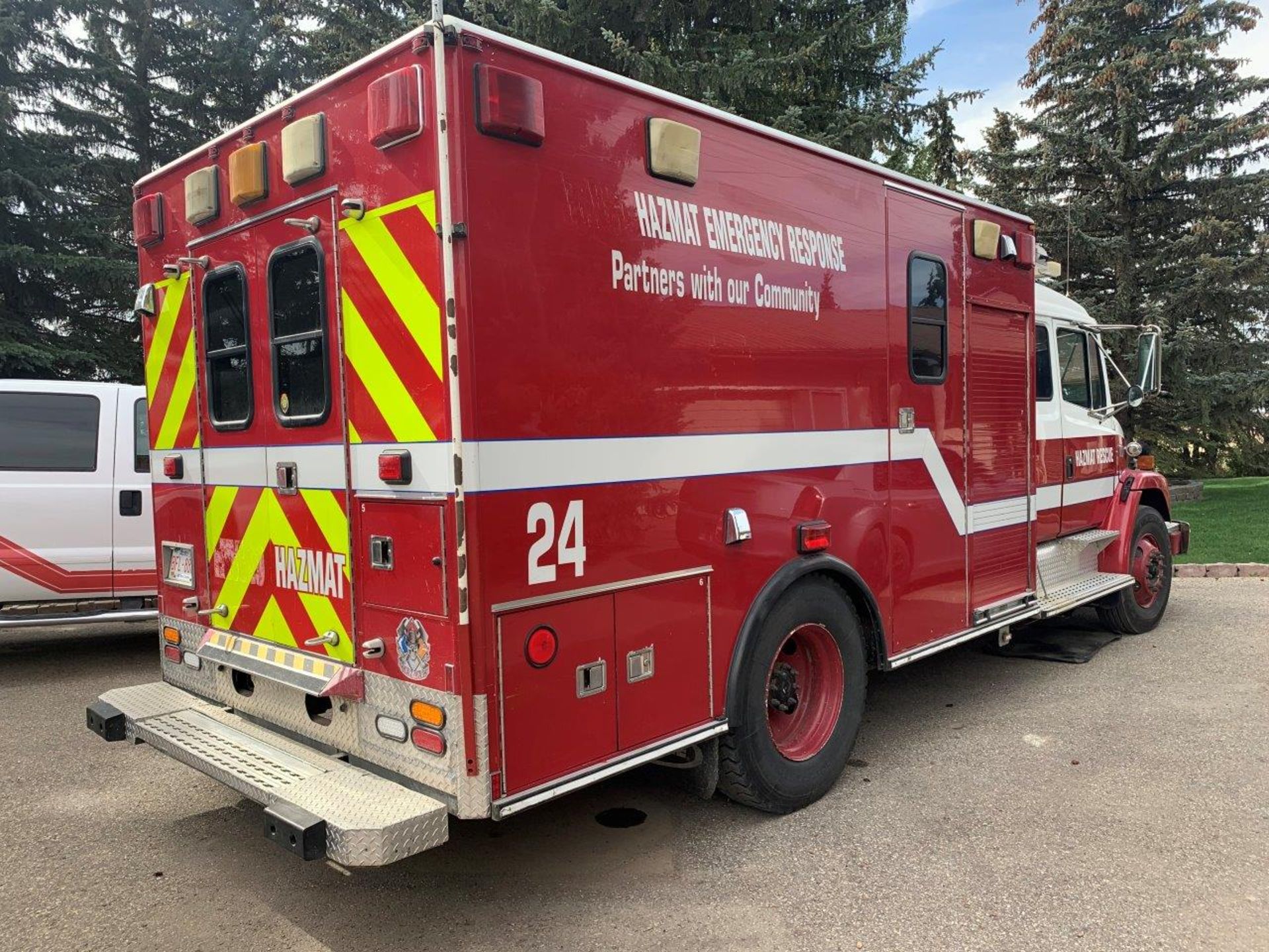 2002 FREIGHTLINER FL70 EXT CAB - FIRE PUMPER APPARATUS, 320,813KMS SHOWING - CERTIFIED FOR 2022 - Image 75 of 76