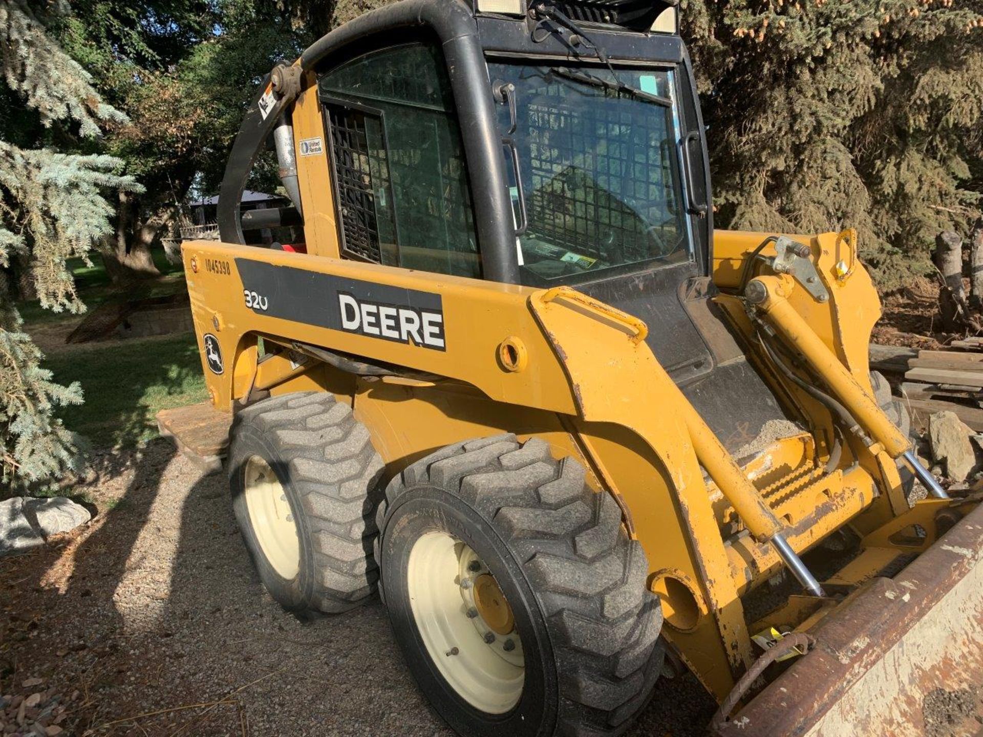 2008 JOHN DEERE 320 SKID STEER, 2,500HRS SHOWING, (BUCKET, FORKS, ATTACHMENTS NOT INCLUDED) - Image 2 of 10