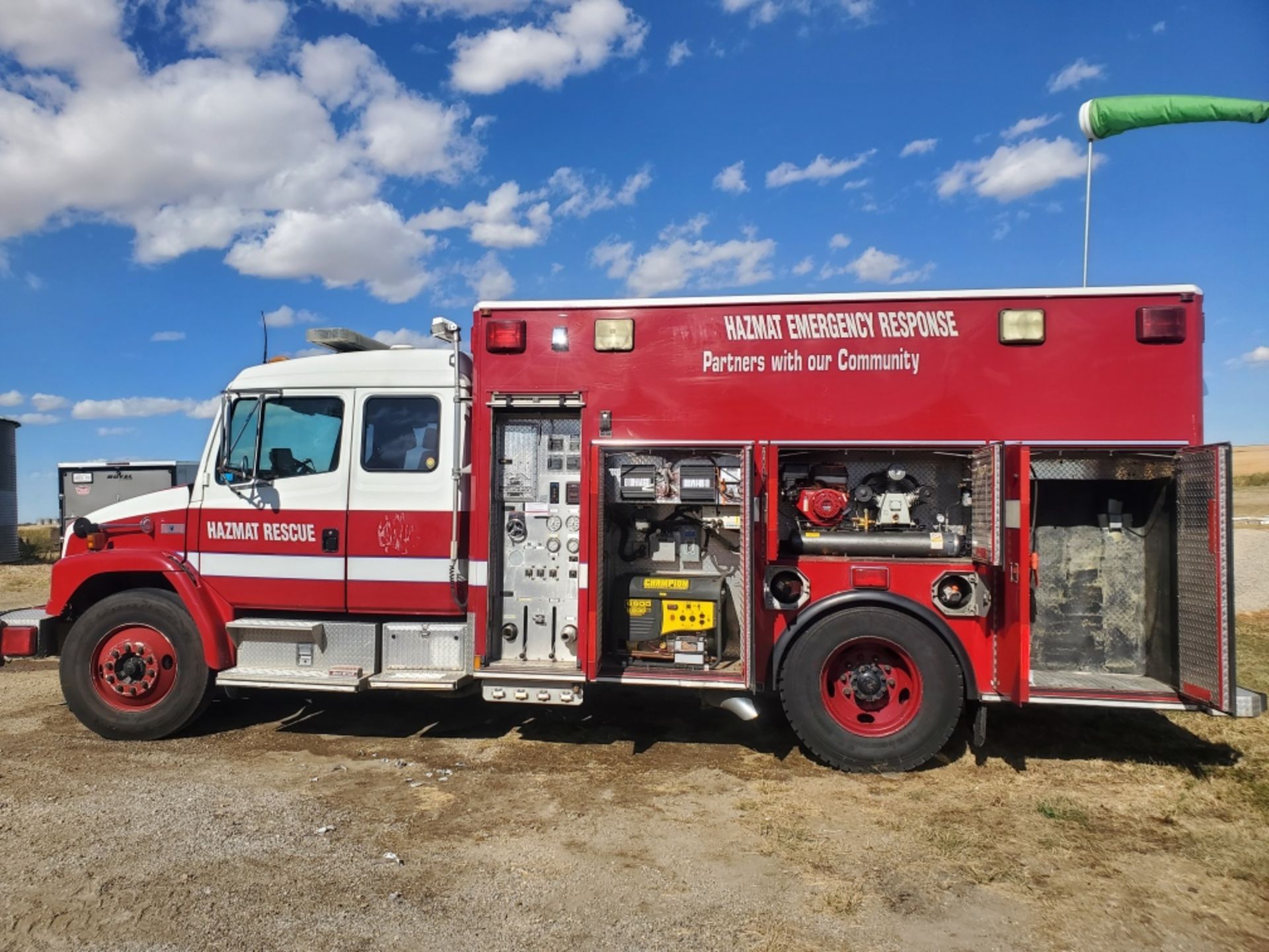 2002 FREIGHTLINER FL70 EXT CAB - FIRE PUMPER APPARATUS, 320,813KMS SHOWING - CERTIFIED FOR 2022 - Image 7 of 76