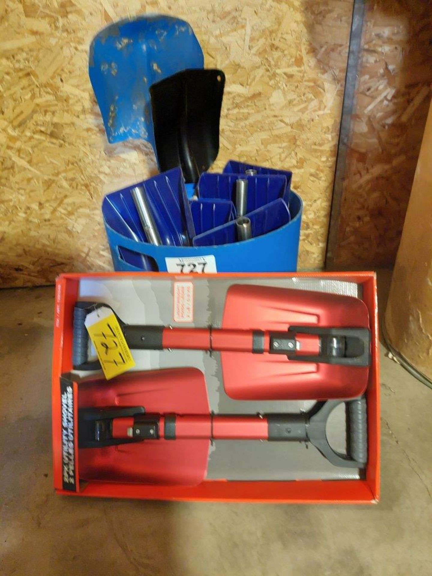 ASSORTED EMERGENCY UTILITY SHOVELS