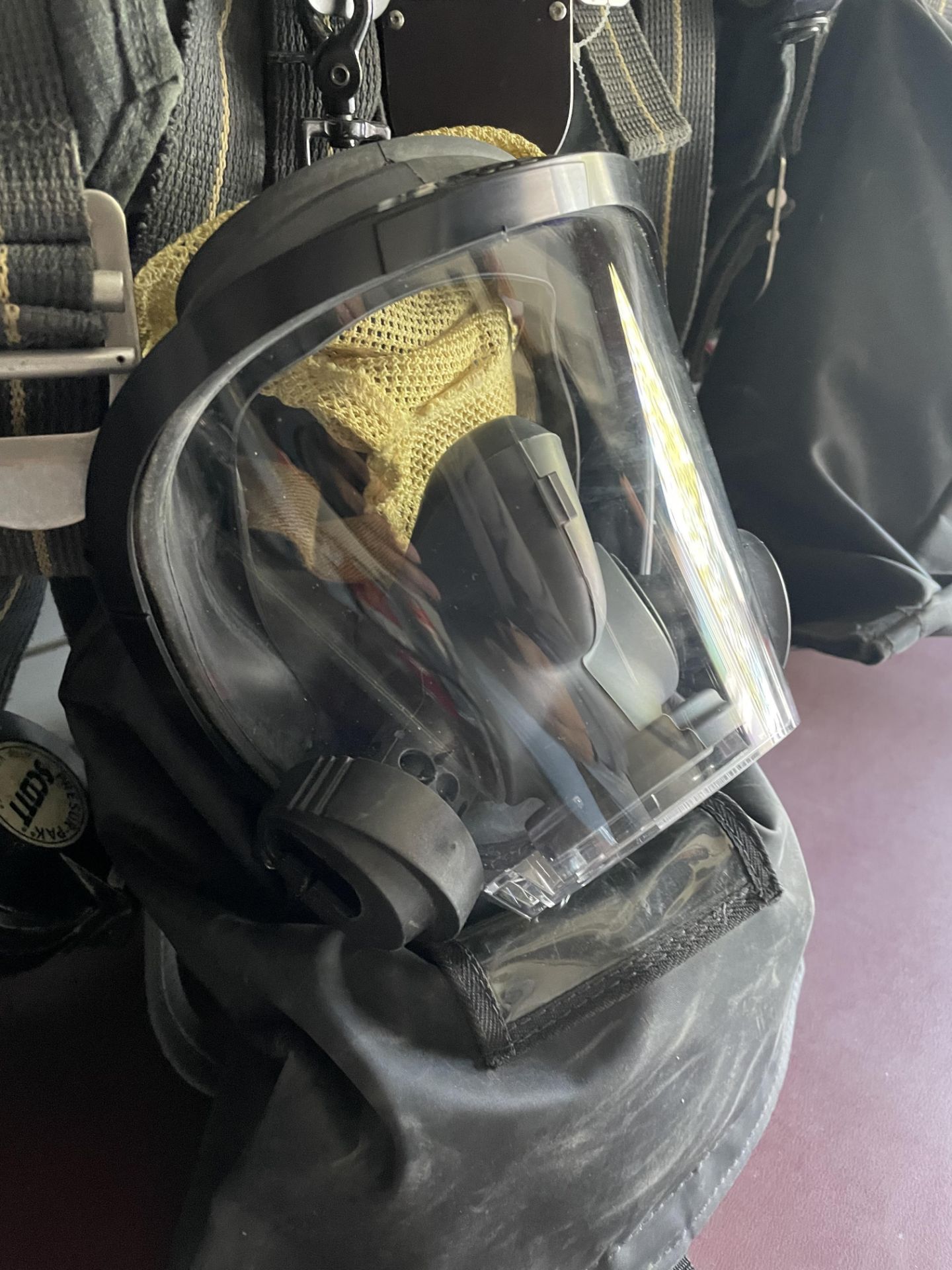 SCBA SCOTT AIR PACK, 45 MIN C/W AV3000 FACE MASK - Image 2 of 3