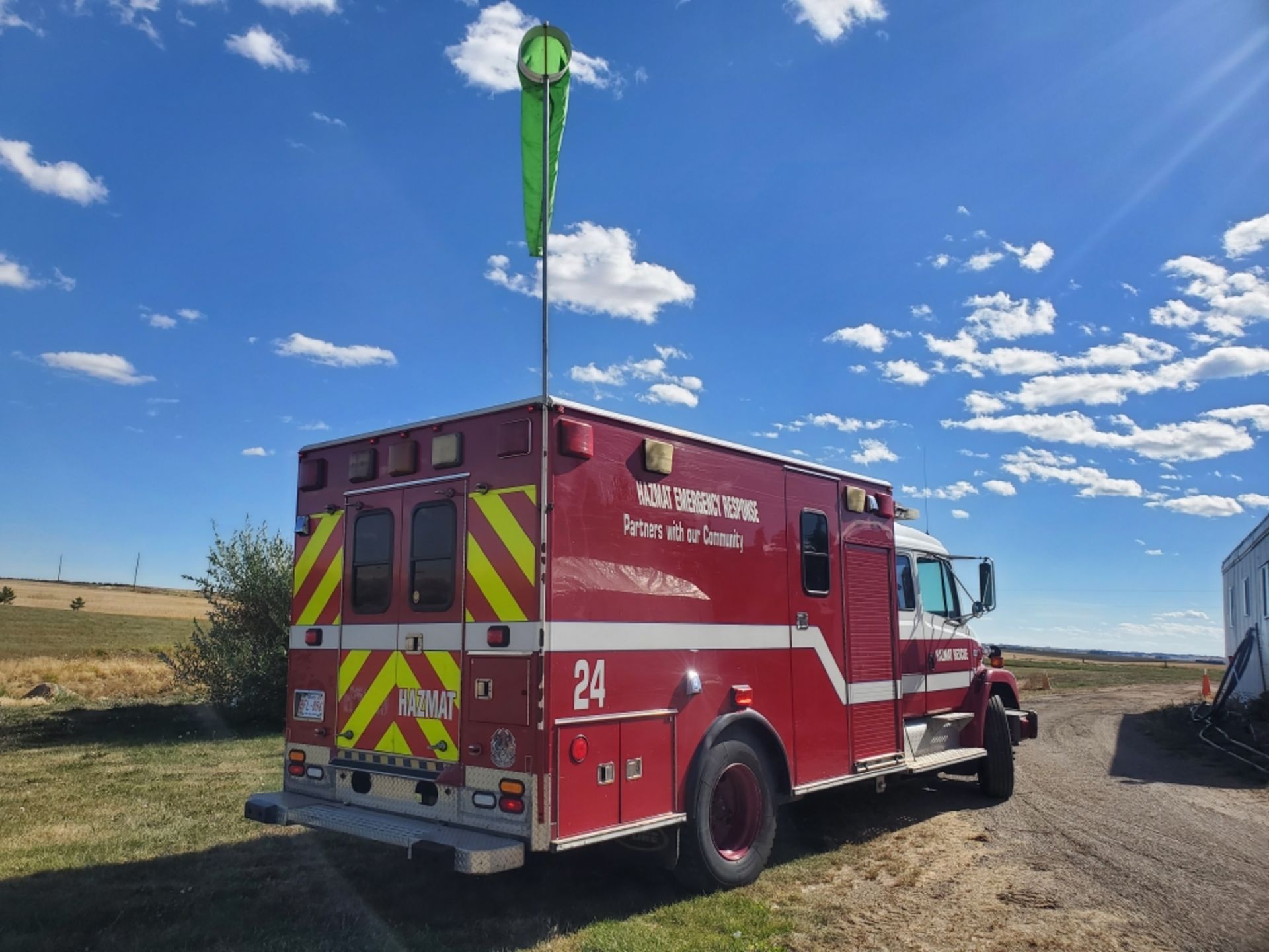 2002 FREIGHTLINER FL70 EXT CAB - FIRE PUMPER APPARATUS, 320,813KMS SHOWING - CERTIFIED FOR 2022 - Image 9 of 76