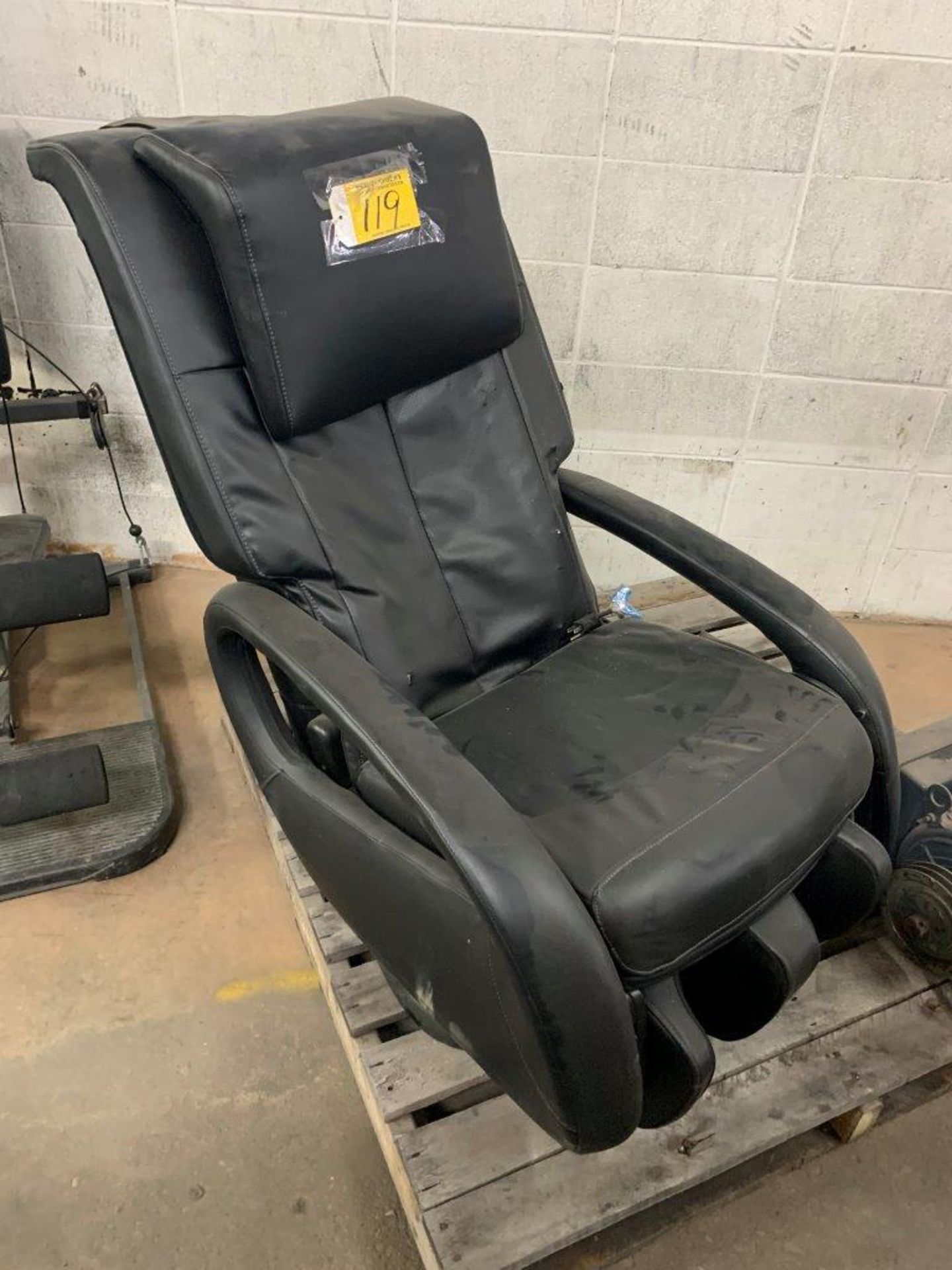 WHOLE BODY 7/1 MASSAGE CHAIR