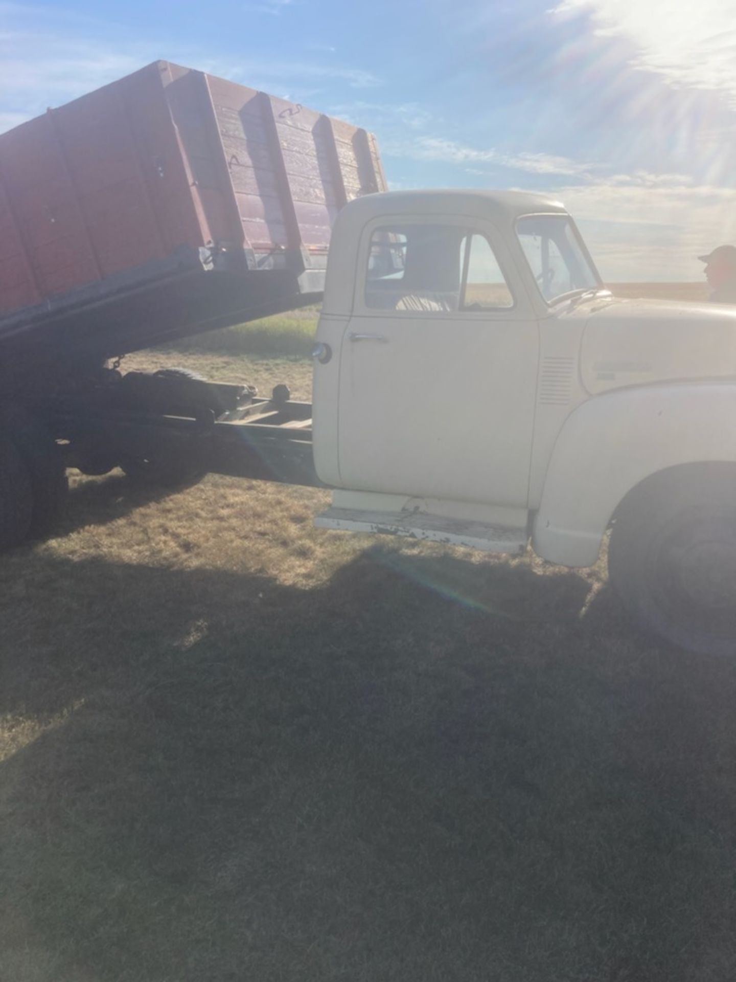 1950 CHEV 1100 1½ TON GRAIN TRUCK 28,000 MILES SHOWING, (FULLY OPERATIONAL) LOCATED @ HODGEVILLE, SK