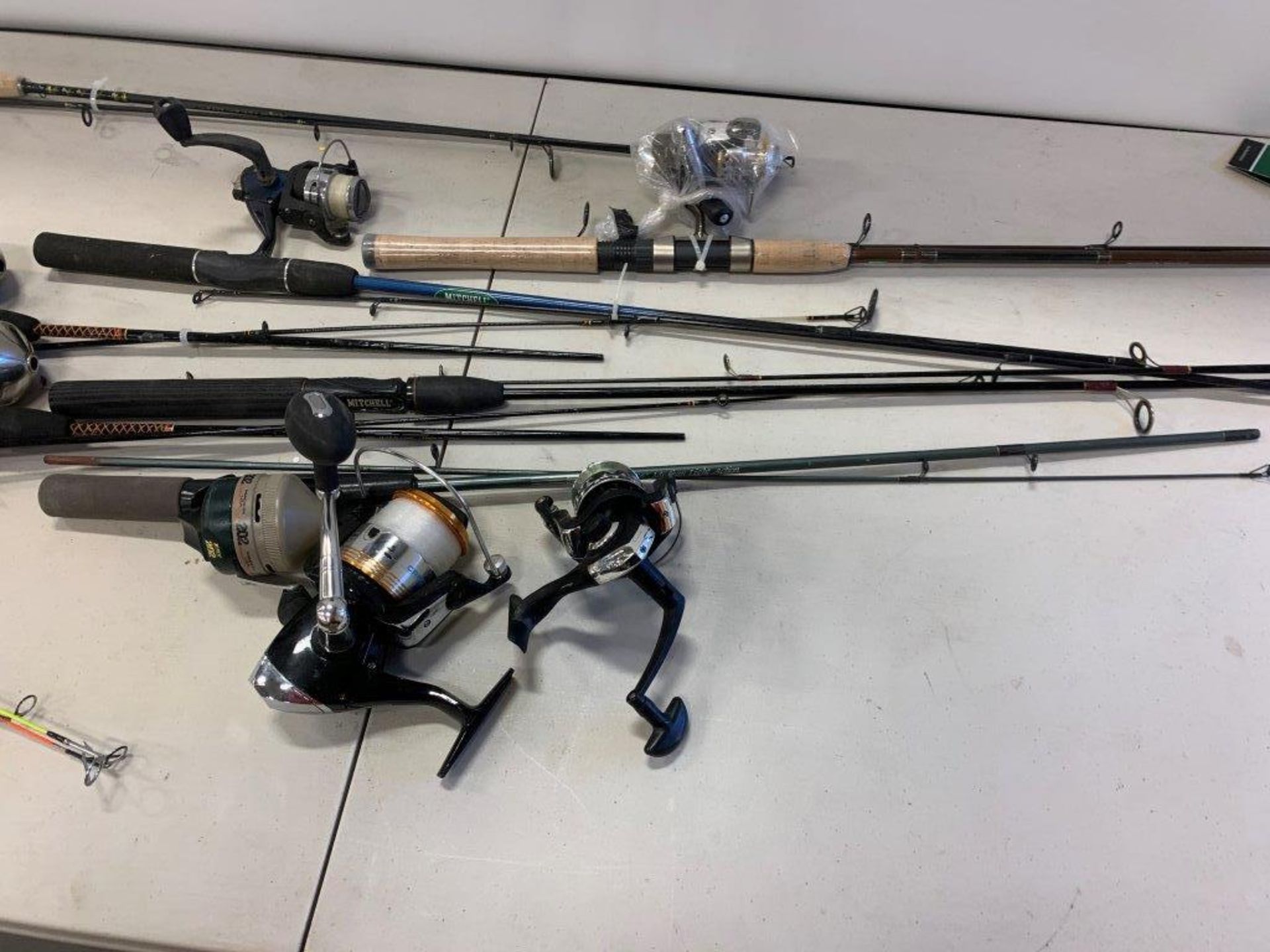 L/O ASSORTED FISHING RODS AND REELS - Image 5 of 6