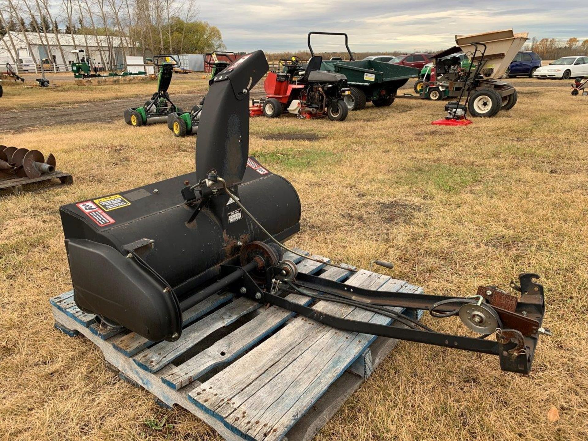 JOHN DEERE 42" SNOW THROWER S/N M0SYSTX010495 - Image 3 of 5