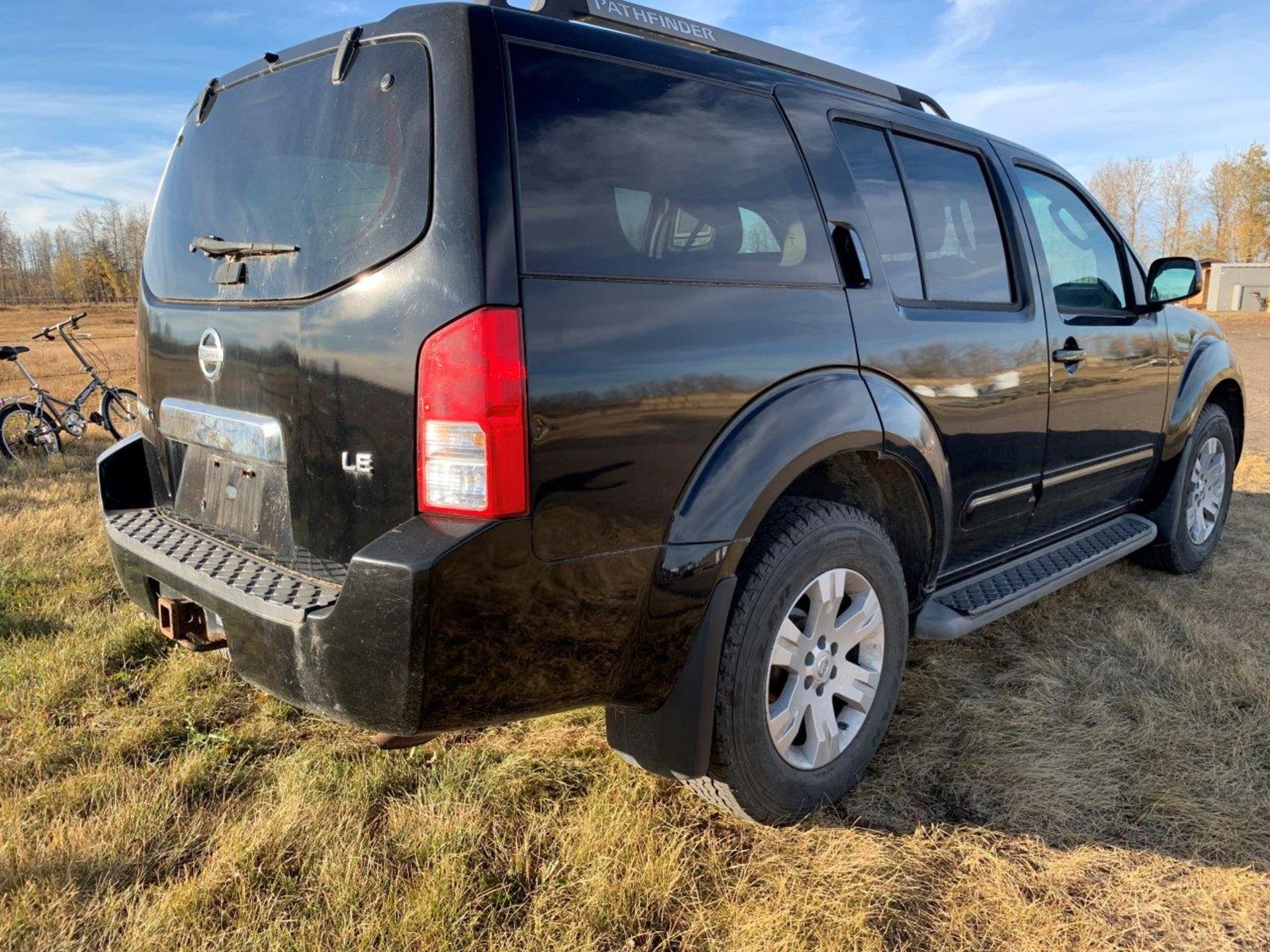 2005 NISSAN PATHFINDER SUV, 4X4, 4.0L GAS ENG, 4-DR, LEATHER INT. 119,524 KMS SHOWING - Image 4 of 11