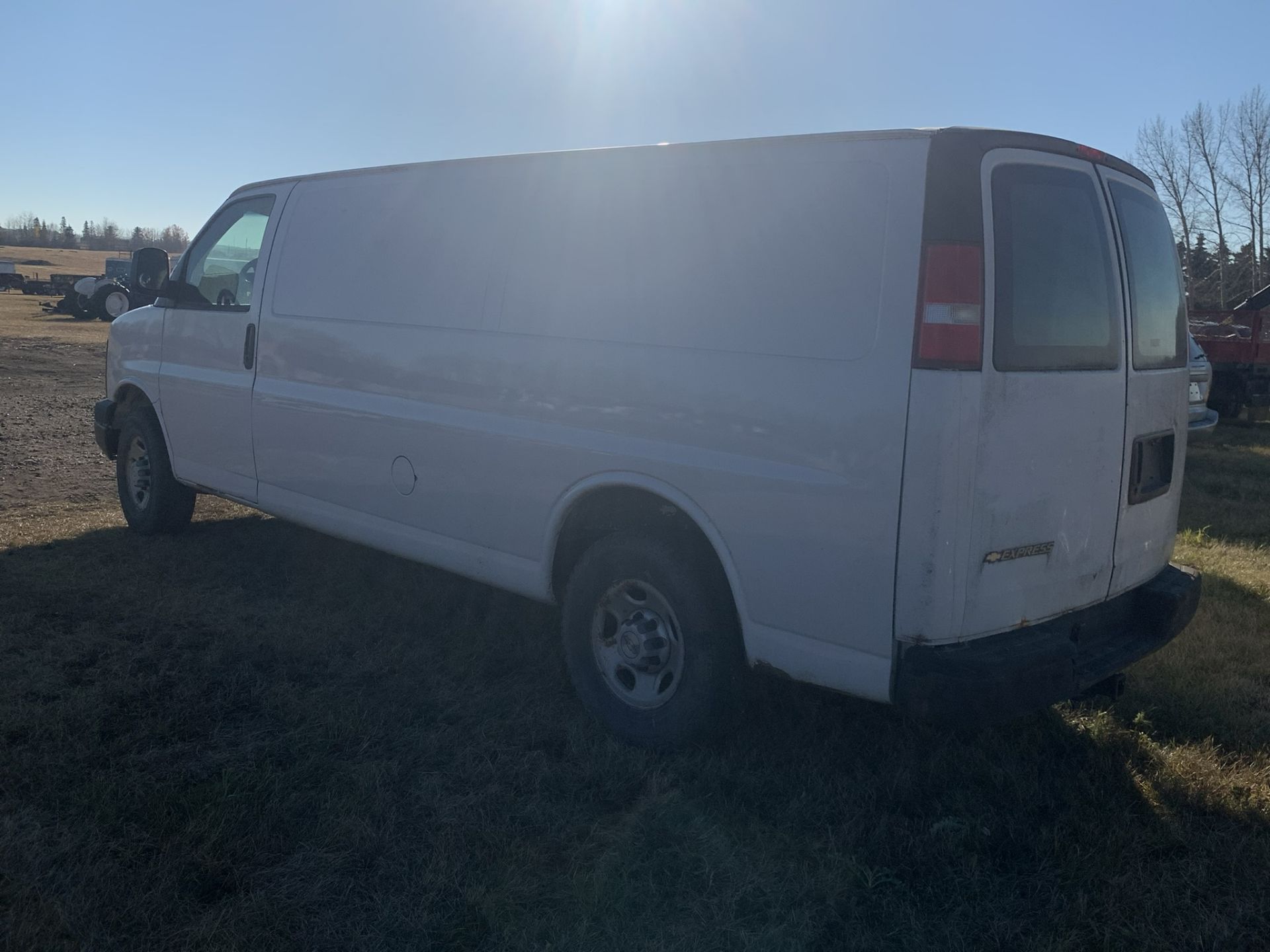 2007 CHEVROLET EXPRESS 2500 CARGO VAN , 2WD, 4.8L LR4 GAS ENG., 266,297 KMS SHOWING - Image 5 of 12