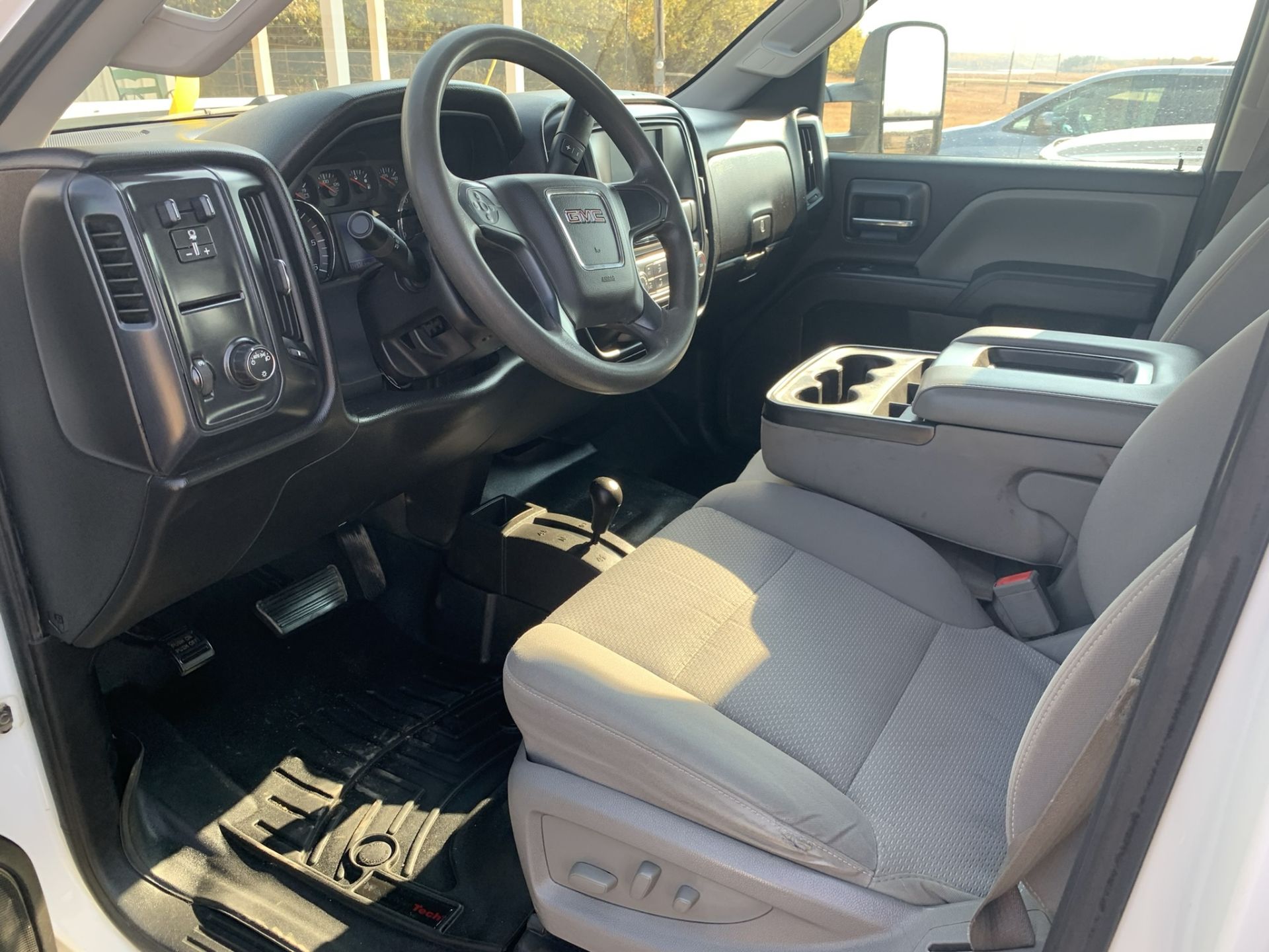 2016 GMC SIERRA 3500 P/U TRUCK, 4X4, CREW CAB, AT, 6.0L L96 FLEX FUEL, 334,934 KMS SHOWING, S/N - Bild 6 aus 7